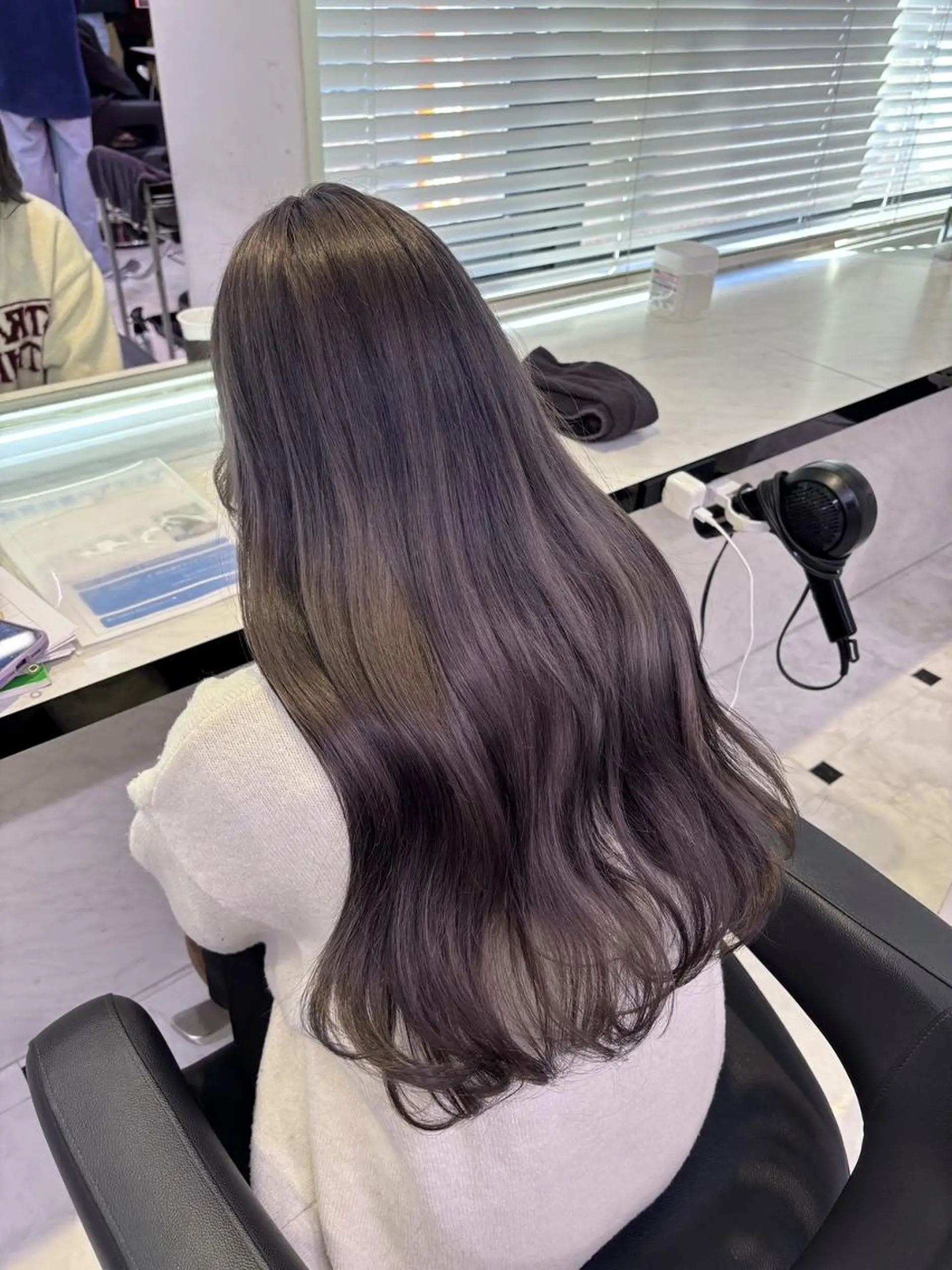 カラー ロング 💙ハイトーン韓国風 色白ヘア💙manaのヘアスタイル