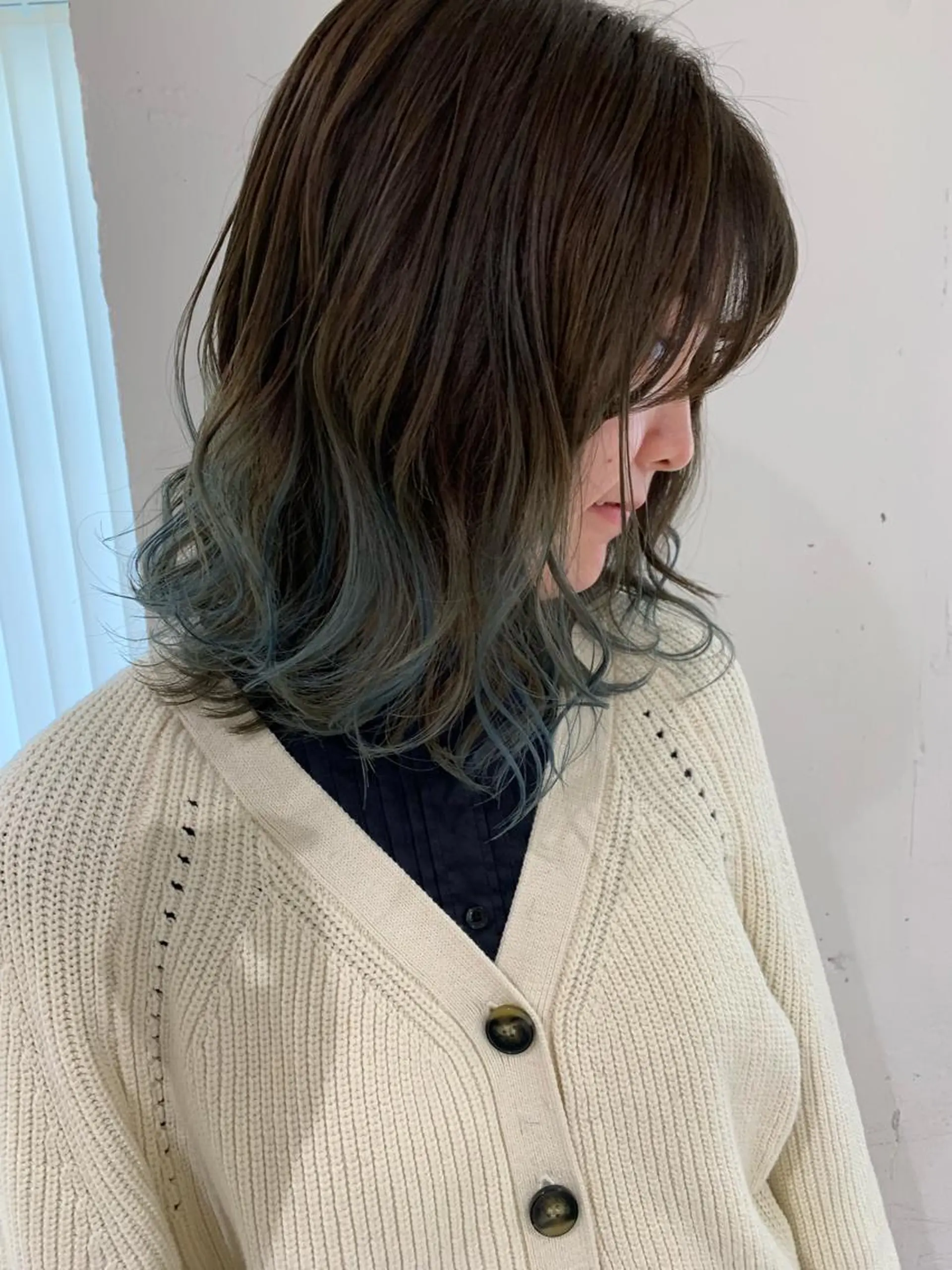 ミディアム カラー ヘアアレンジ ブリーチ グラデーションカラー グレージュ 🫧透明感カラー/ ボブ/小笠原汐海🪽のヘアスタイル