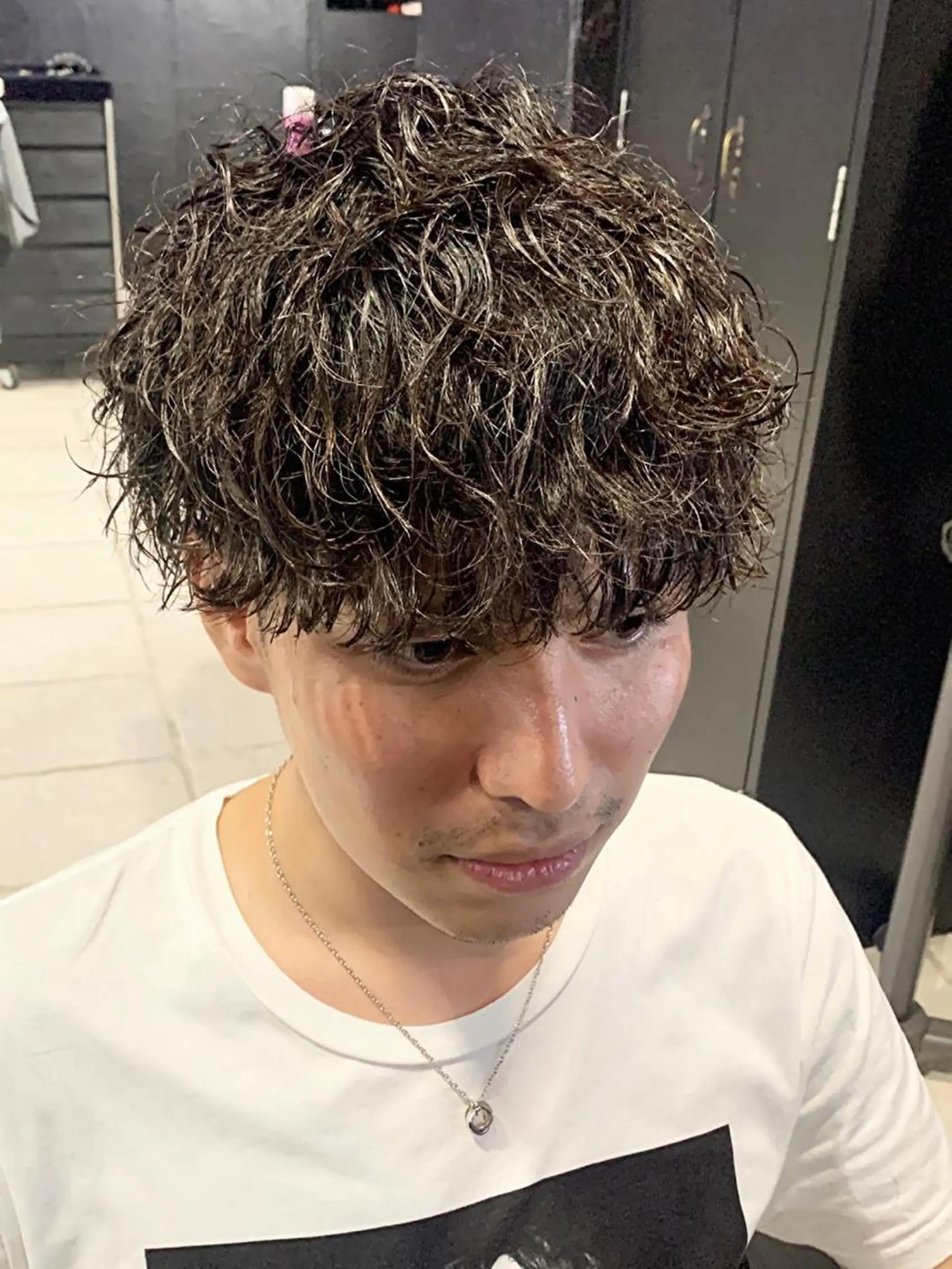 ショート メンズ センターパート メンズハイライト メンズ韓国風 マッシュ メンズパーマ カット ヘアカラー パーマ メンズパーマ/難波/ 心斎橋　室園亮佑のヘアスタイル