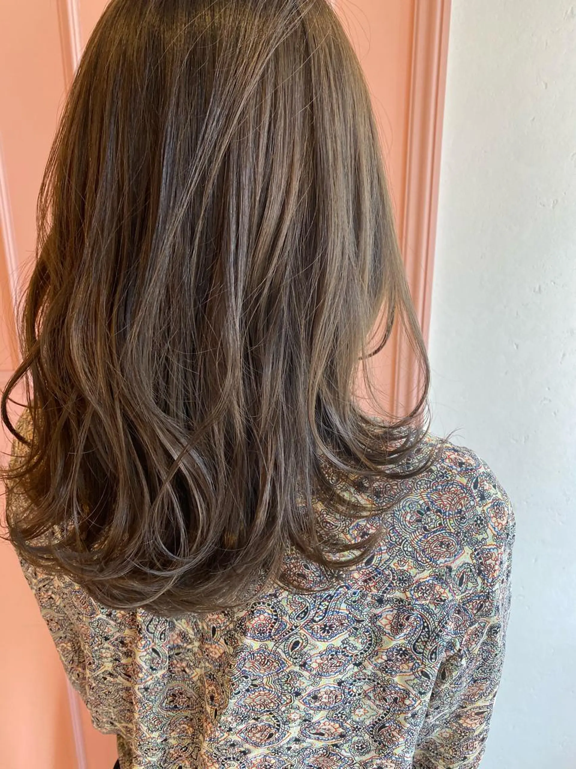 セミロング カット ヘアカラー トリートメント 三宅 涼馬のヘアスタイル