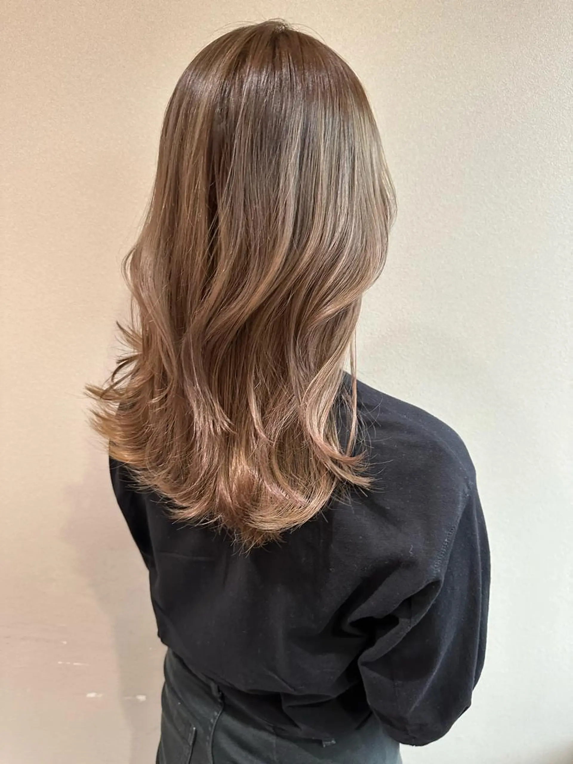セミロング カラー 平尾 樹里のヘアスタイル