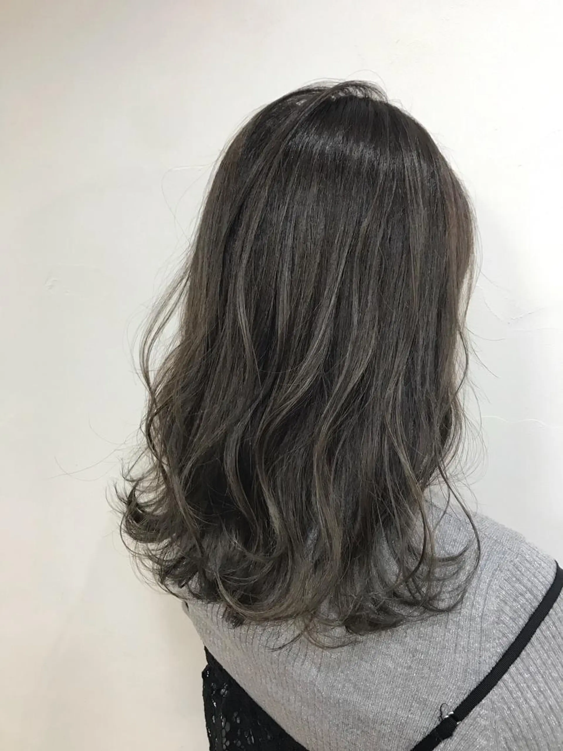 セミロング カラー 透明感カラー グレージュ ハイライトカラー ハイライト カット ヘアカラー トリートメント 柾本 寛貴のヘアスタイル