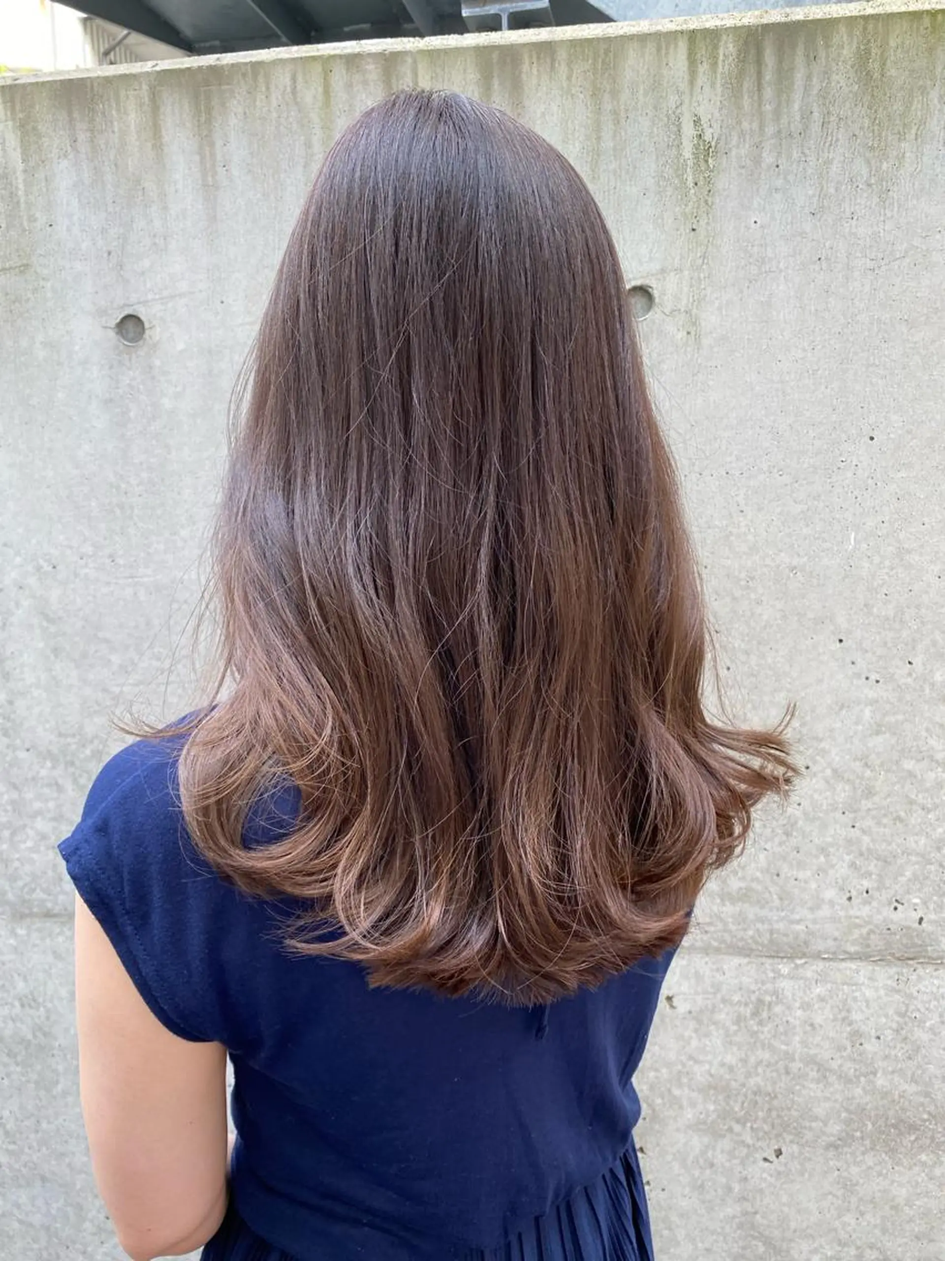 ミディアム カット ヘアカラー トリートメント レイヤーカット /透明感カラー西田のヘアスタイル