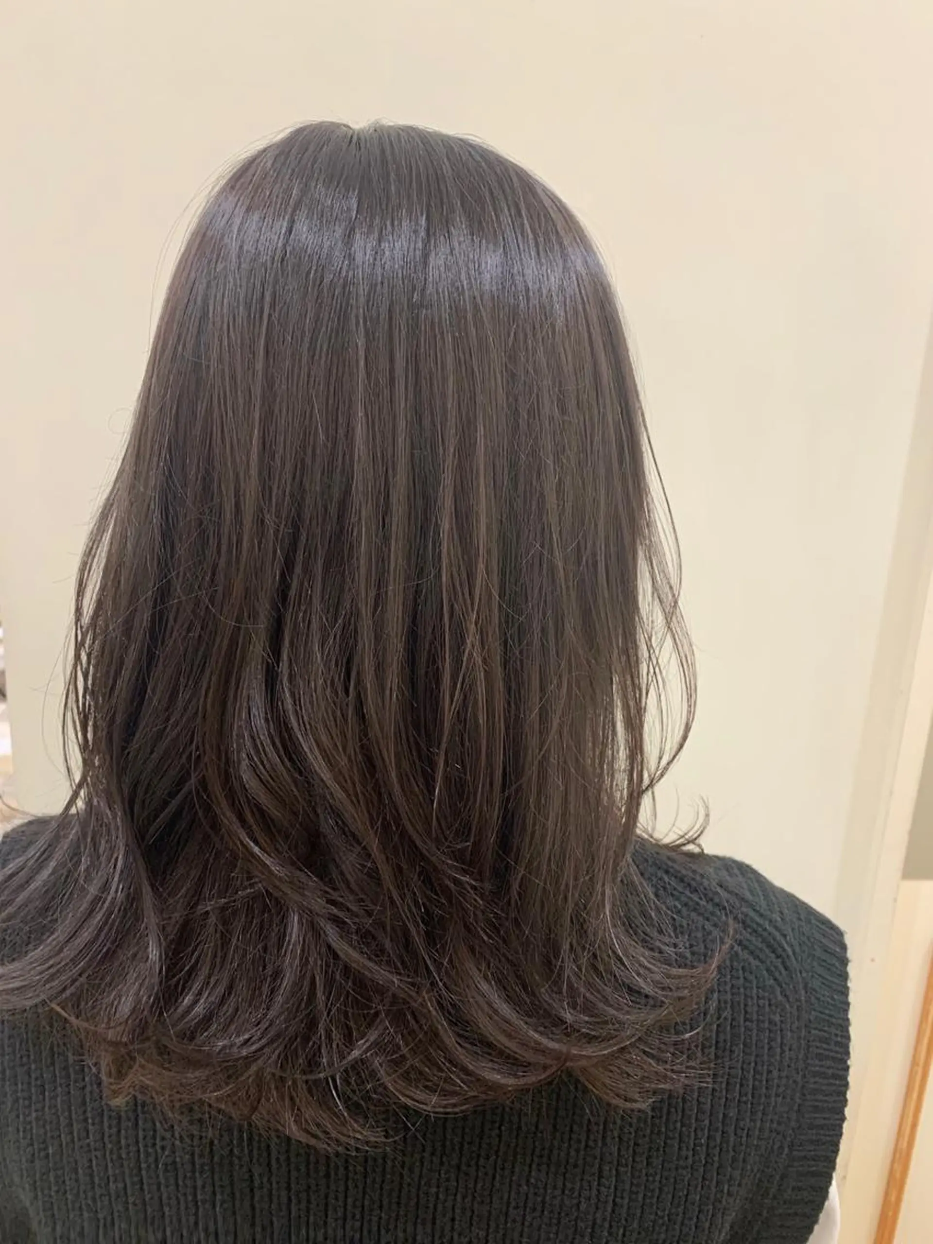 ミディアム カラー ぱつっとボブ/ 小野あかねのヘアスタイル