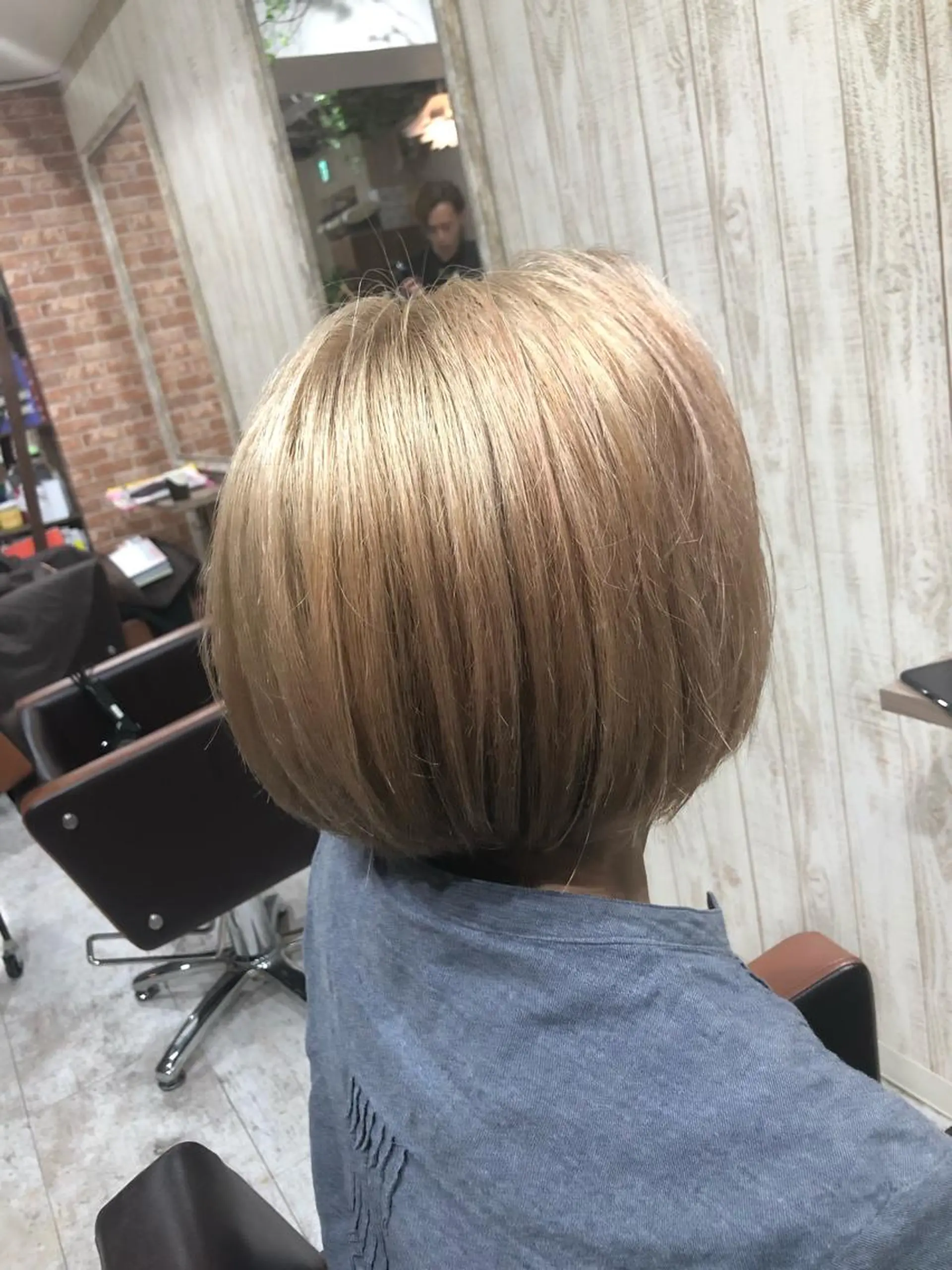 カラー みやもと まなみのヘアスタイル