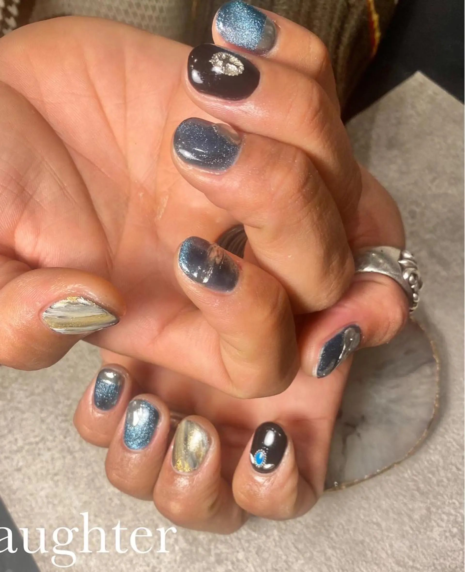 ネイル メンズネイル ミラーネイル ニュアンスネイル シルバー ハンドネイル laughter nailのネイルデザイン