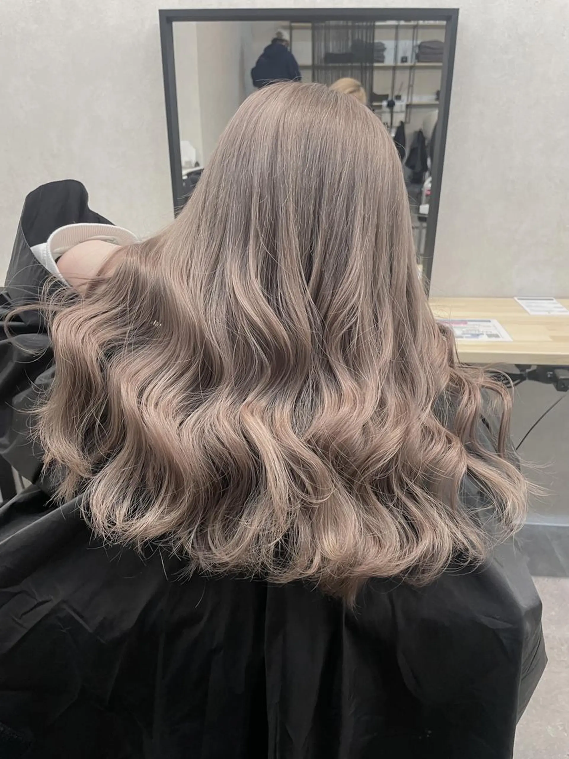 セミロング ヘアアレンジ カラー ハイトーン カラーのヘアスタイル