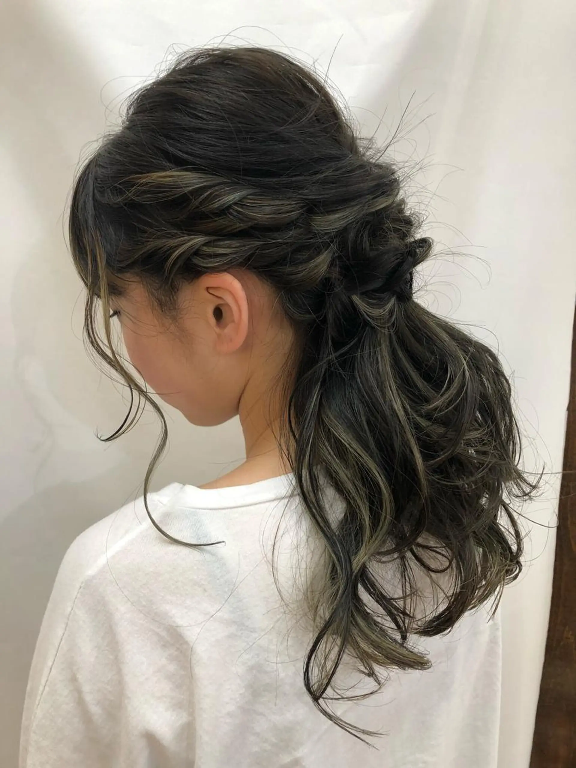 ロング ヘアアレンジ 女性に人気♪ はやしほのかのヘアスタイル