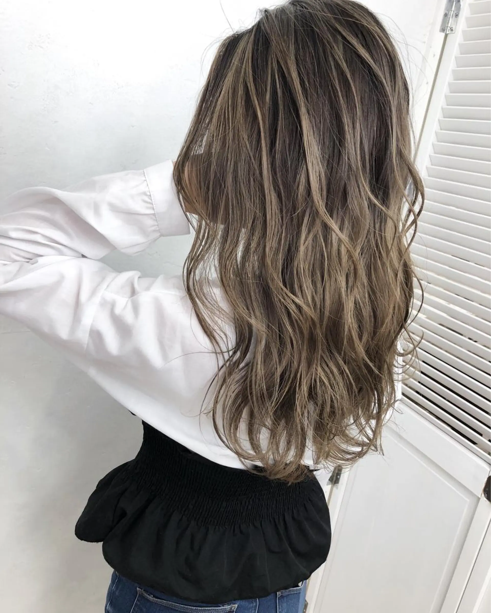 ロング カラー バレイヤージュ ハイライトカラー ハイライト レイヤーカット ヘアカラー トリートメント ブリーチカラーレイヤ ーカット🦋annaのヘアスタイル