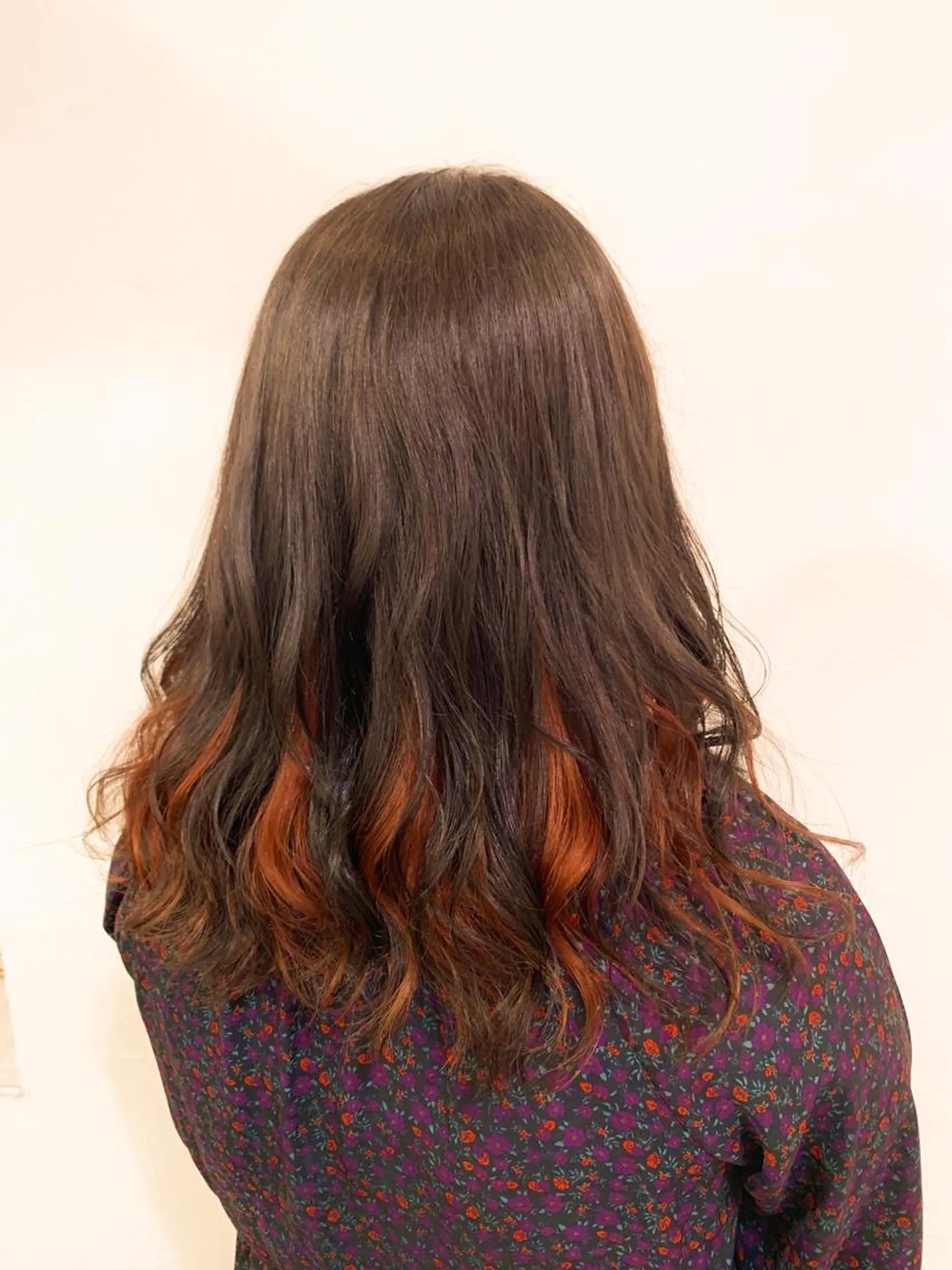 セミロング カラー 乳井 悠香のヘアスタイル