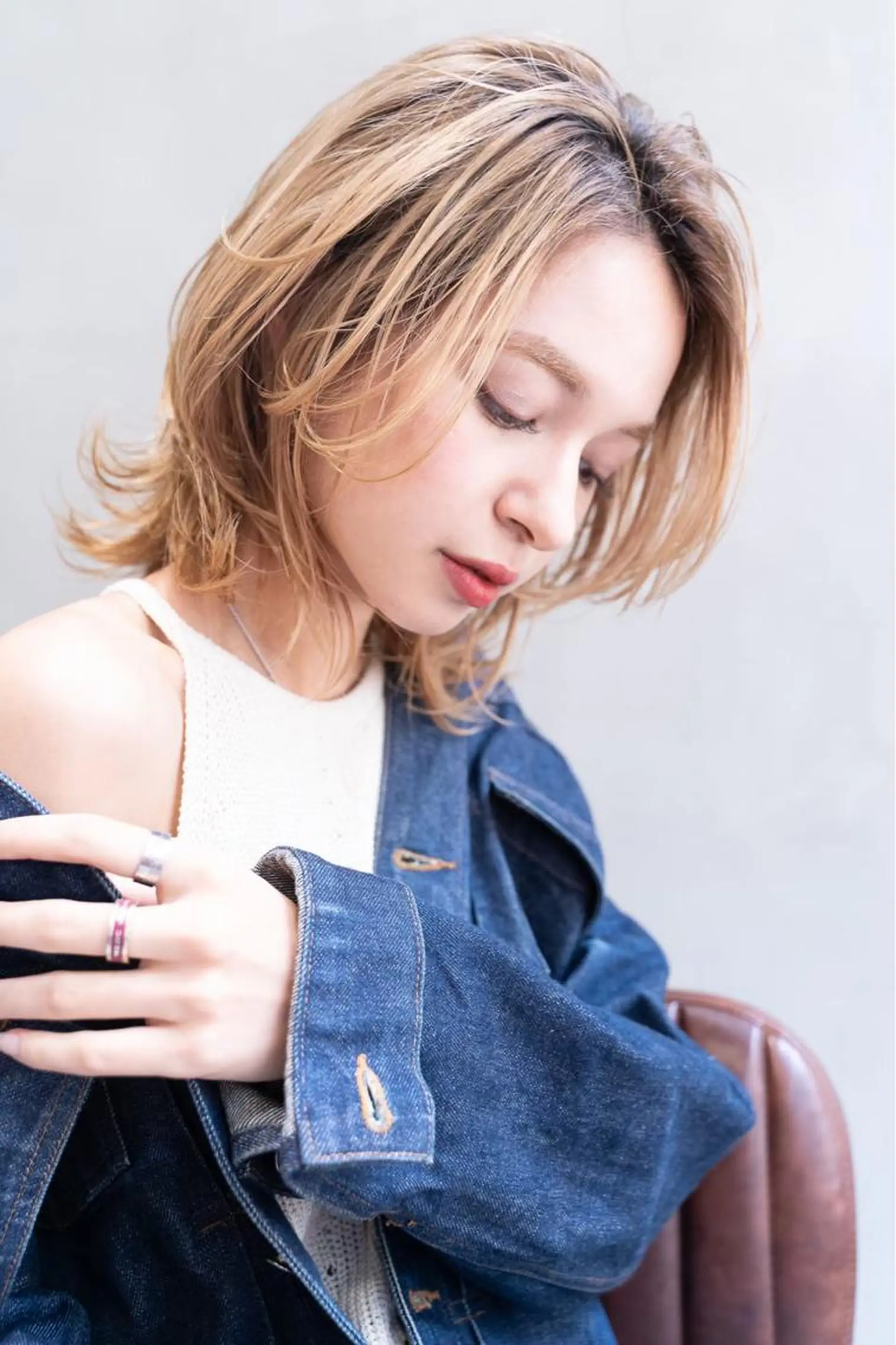 セミロング カラー ブリーチ ケアブリーチ 🌟小顔レイヤー× 赤み消し透明感カラーのヘアスタイル