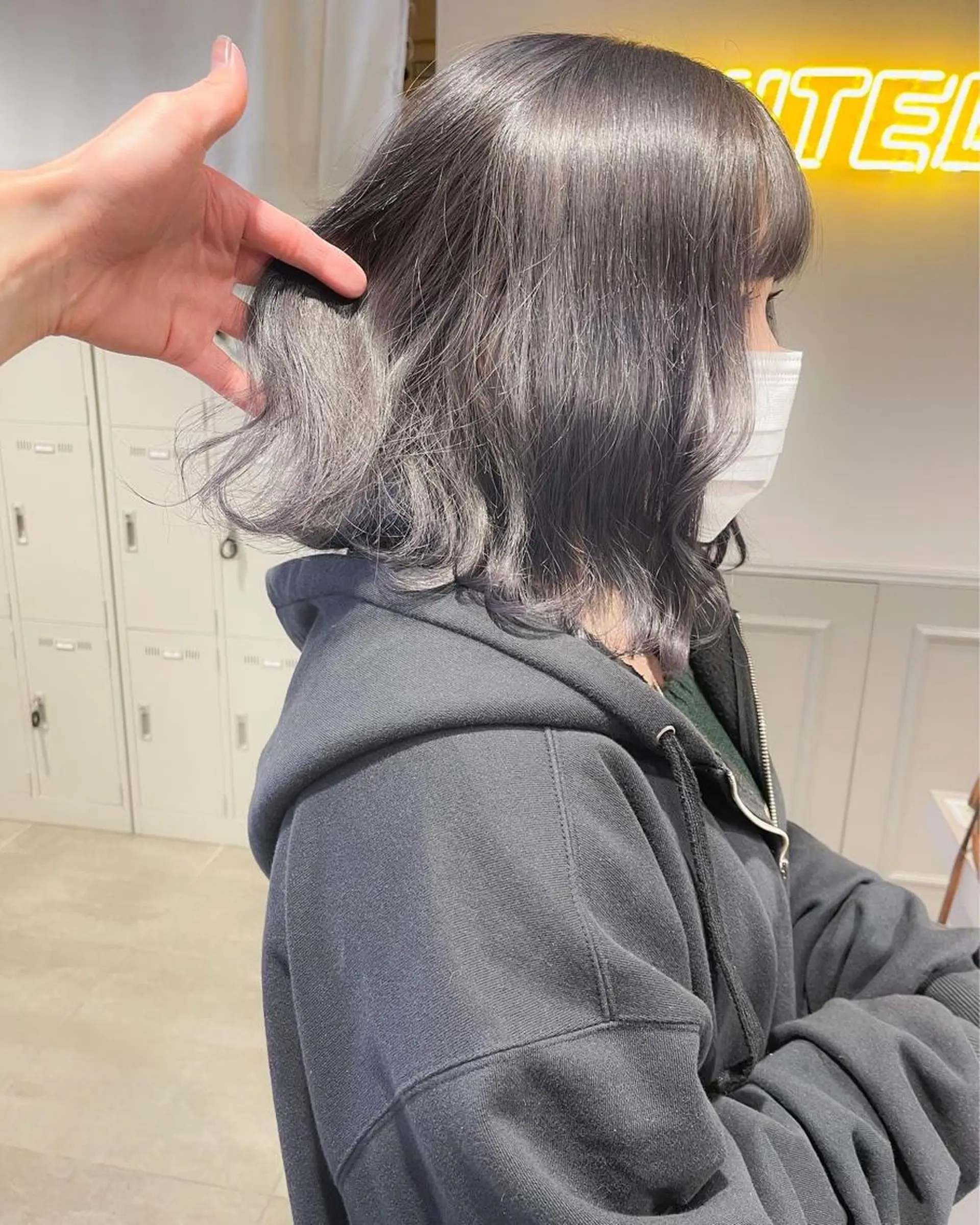 ミディアム ヘアカラー トリートメント ハイトーン×レイヤー カットTAKUMIのヘアスタイル