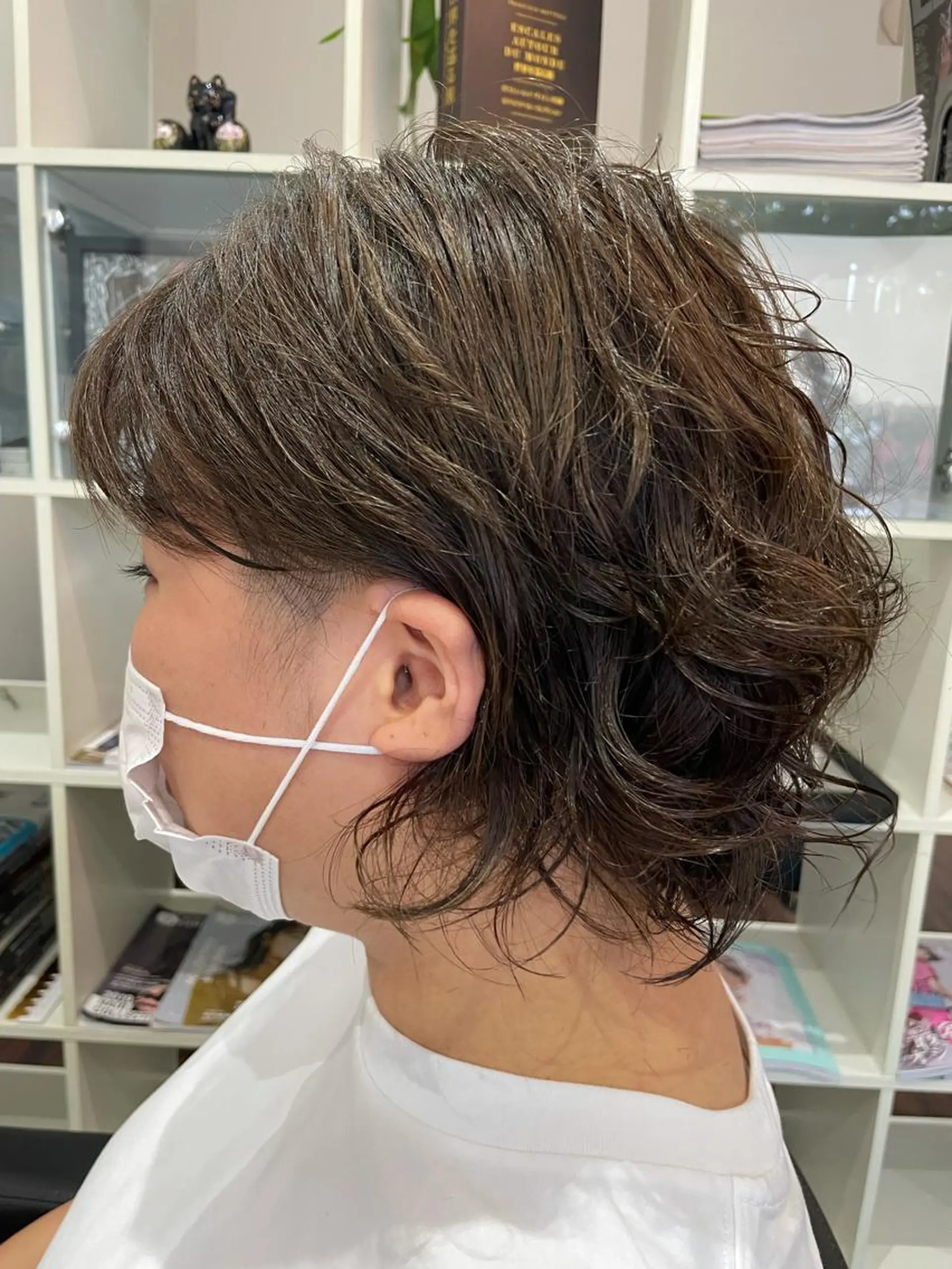 ショート カラー パーマ ハンサムショート ブリーチ ケアブリーチ グレージュ ハイライトカラー カット ヘアカラー パーマ トリートメント シンヤヘアーズ 泉大津本店のヘアスタイル