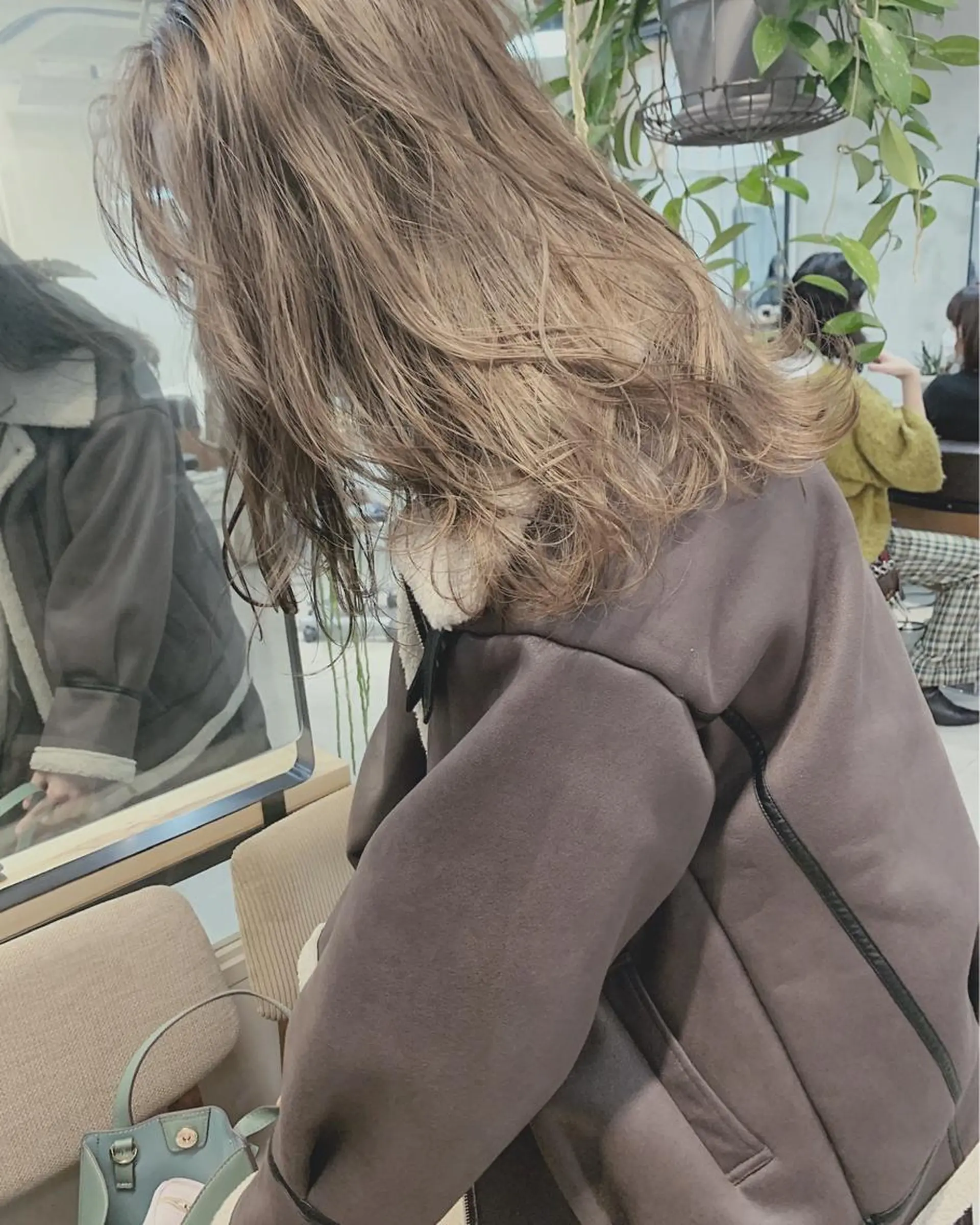 ミディアム カラー ネイル マツエク・マツパ ヘアカラー トリートメント ハイトーンボブ 前田 表参道　グレージュのヘアスタイル