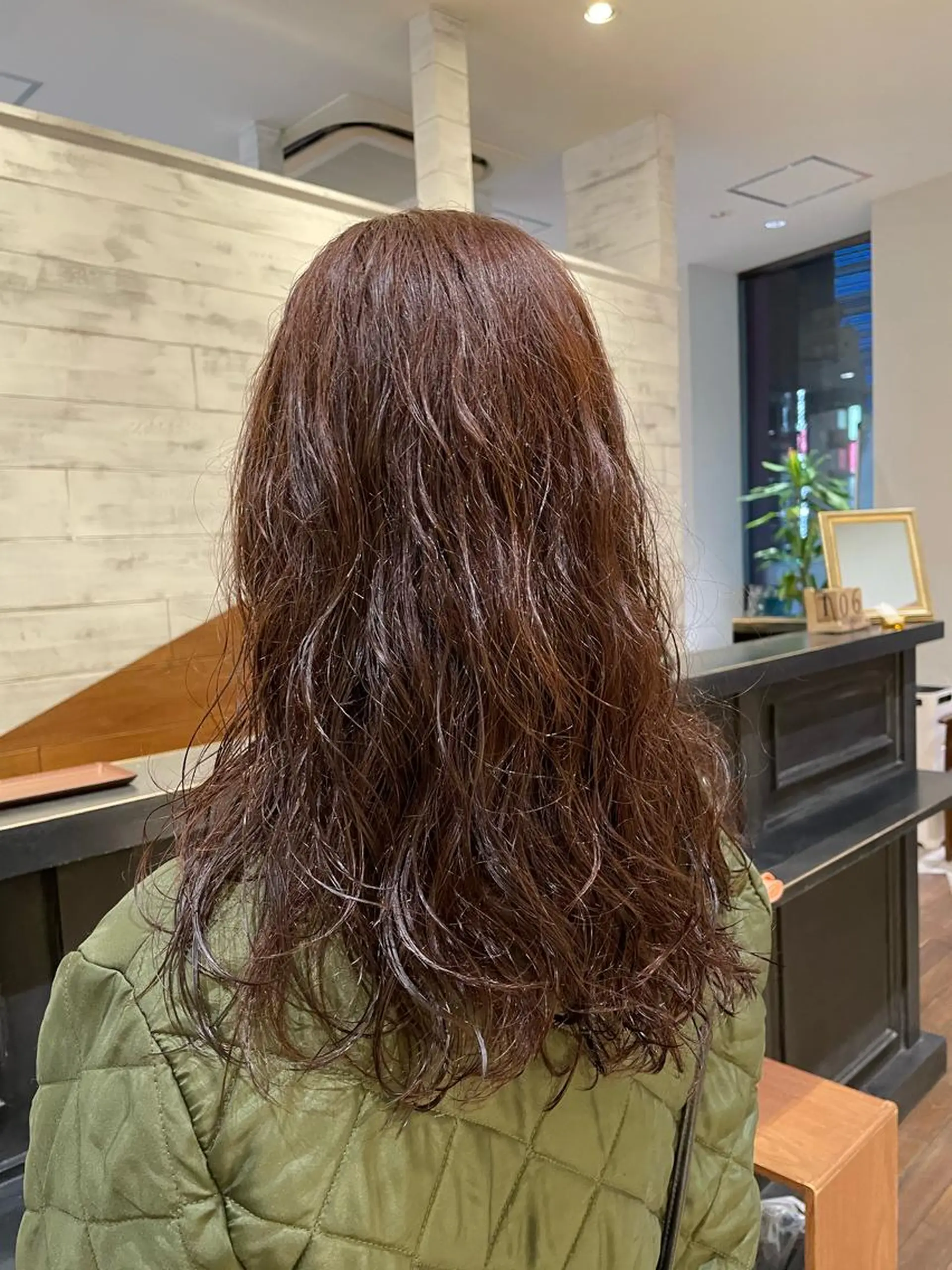 セミロング カラー パーマ セミロングパーマ ダブルカラー 髪質改善 縮毛矯正 トリートメント 脇野 茉優のヘアスタイル