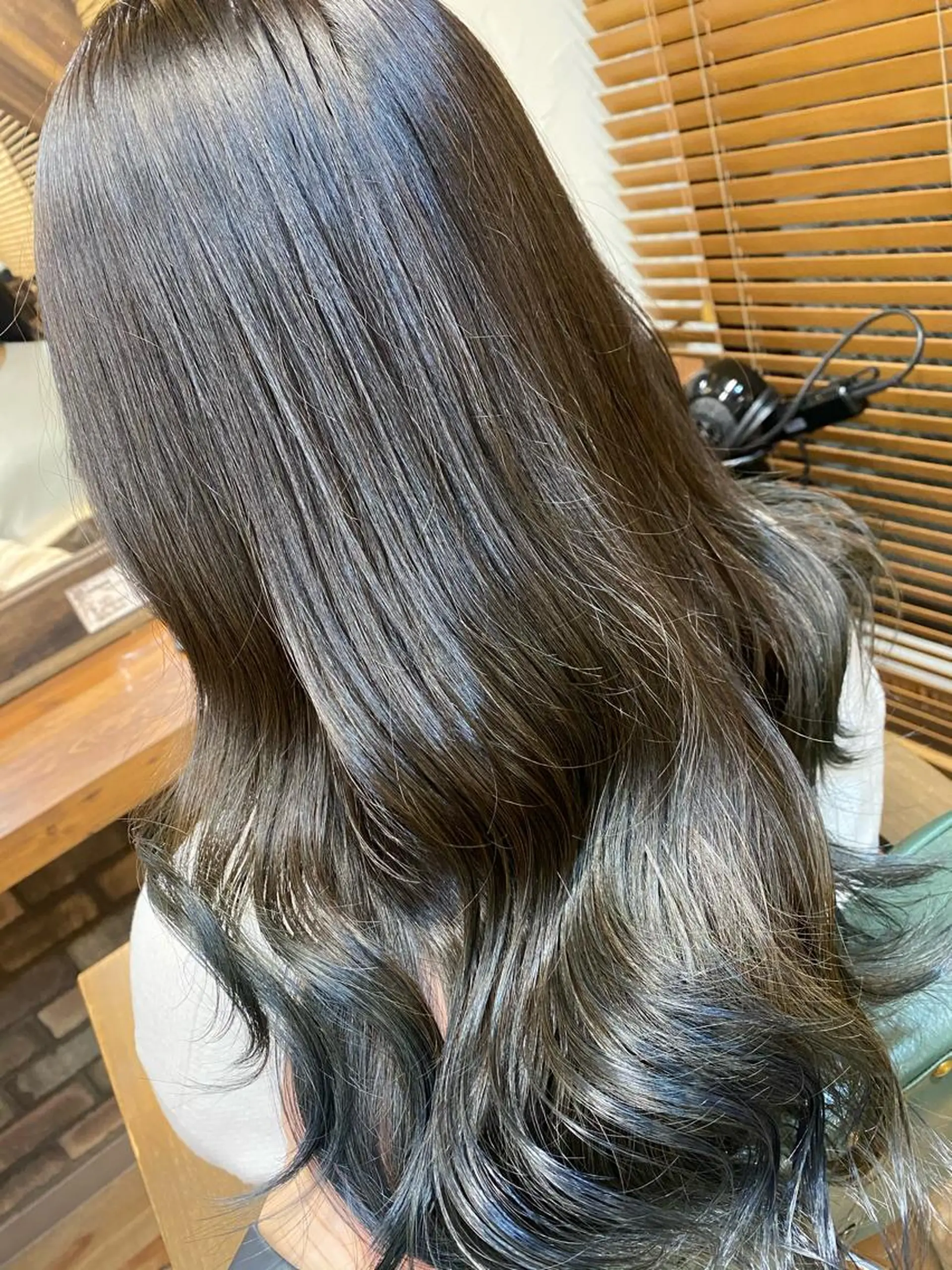 ロング カラー グレージュ ハイライトカラー ネイビーカラー 外国人風カラー ハイライト ヘアカラー トリートメント 髪質改善/レイヤー ストウシンゴのヘアスタイル