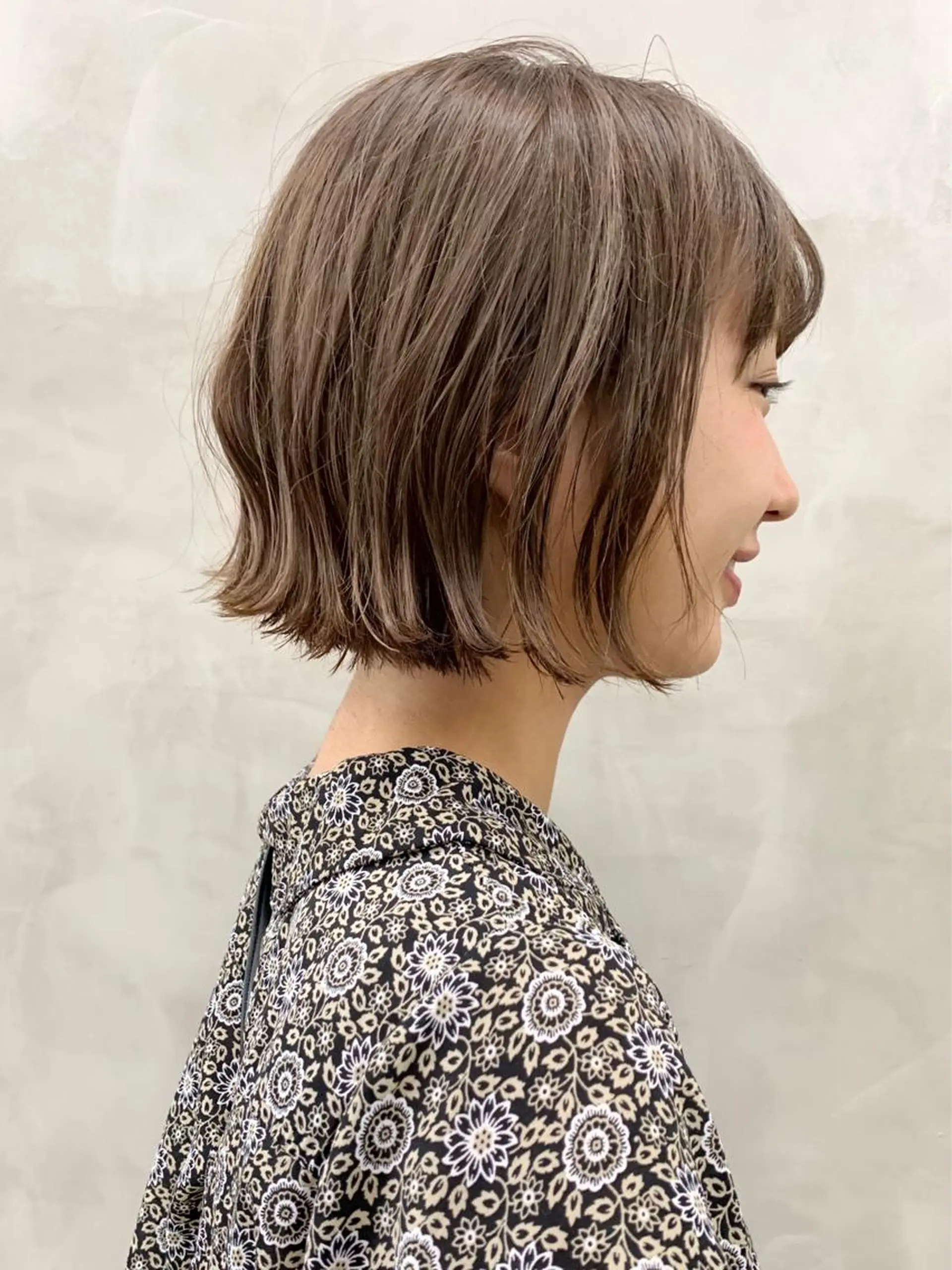 カラー 切りっぱなしボブ ベージュカラー ブリーチ ダブルカラー フォギーベージュ ヘッドスパ (女性限定)🍋モエのヘアスタイル