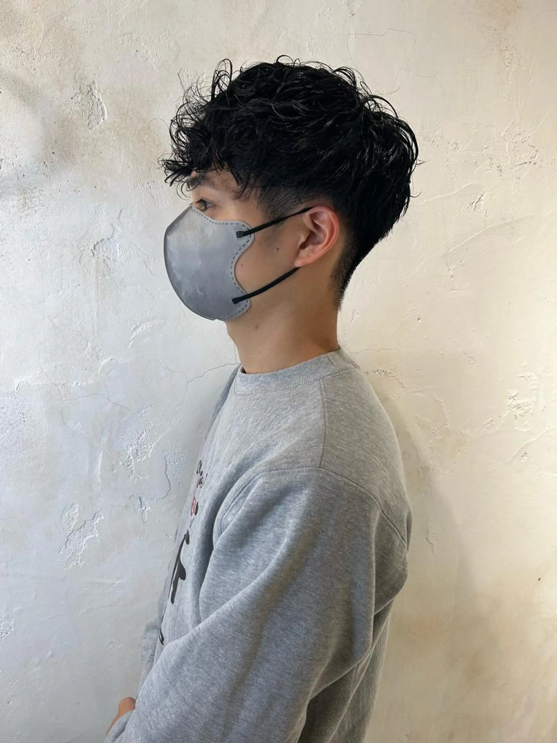 メンズ スペインカール カット パーマ マネージャー 山城洸希のヘアスタイル