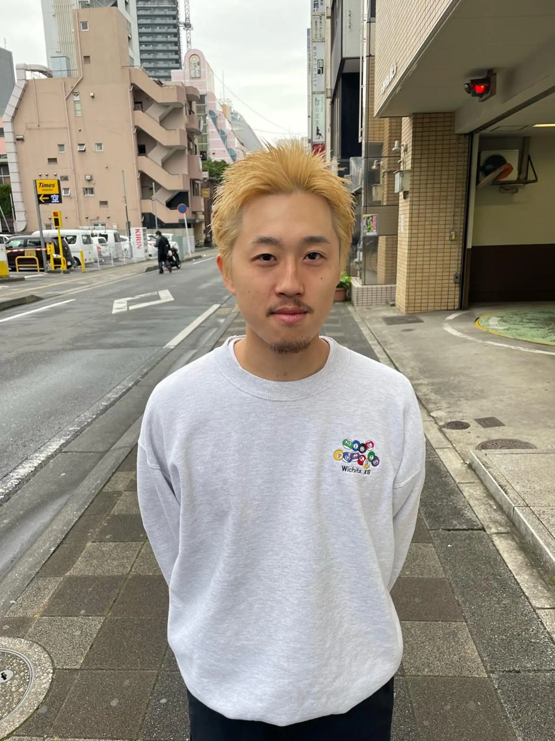 ショート メンズ メンズハイトーン スパイキーショート ショートヘア 小関 仁晴のヘアスタイル