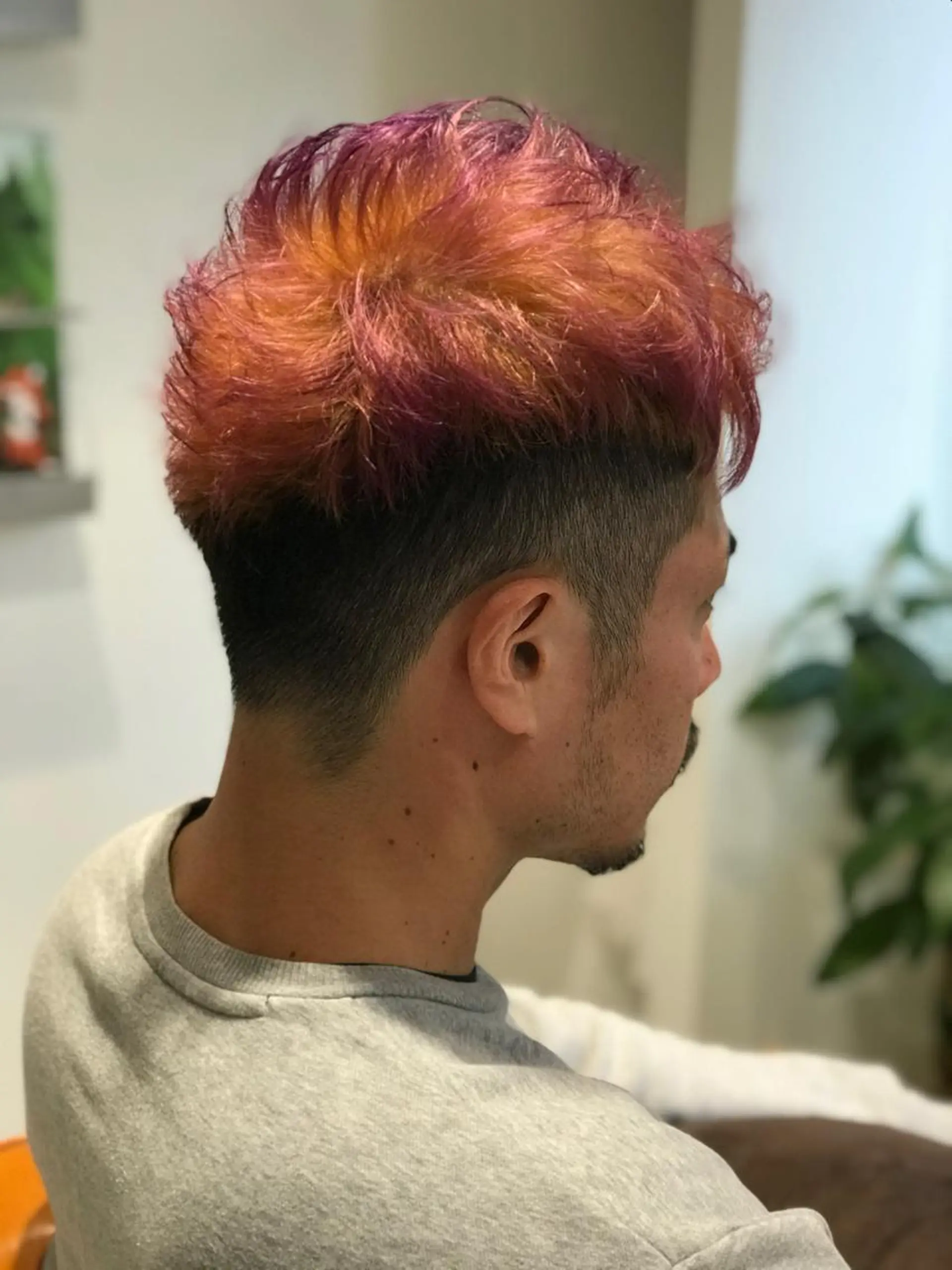 メンズ メンズブリーチ 代表　しみず としやのヘアスタイル