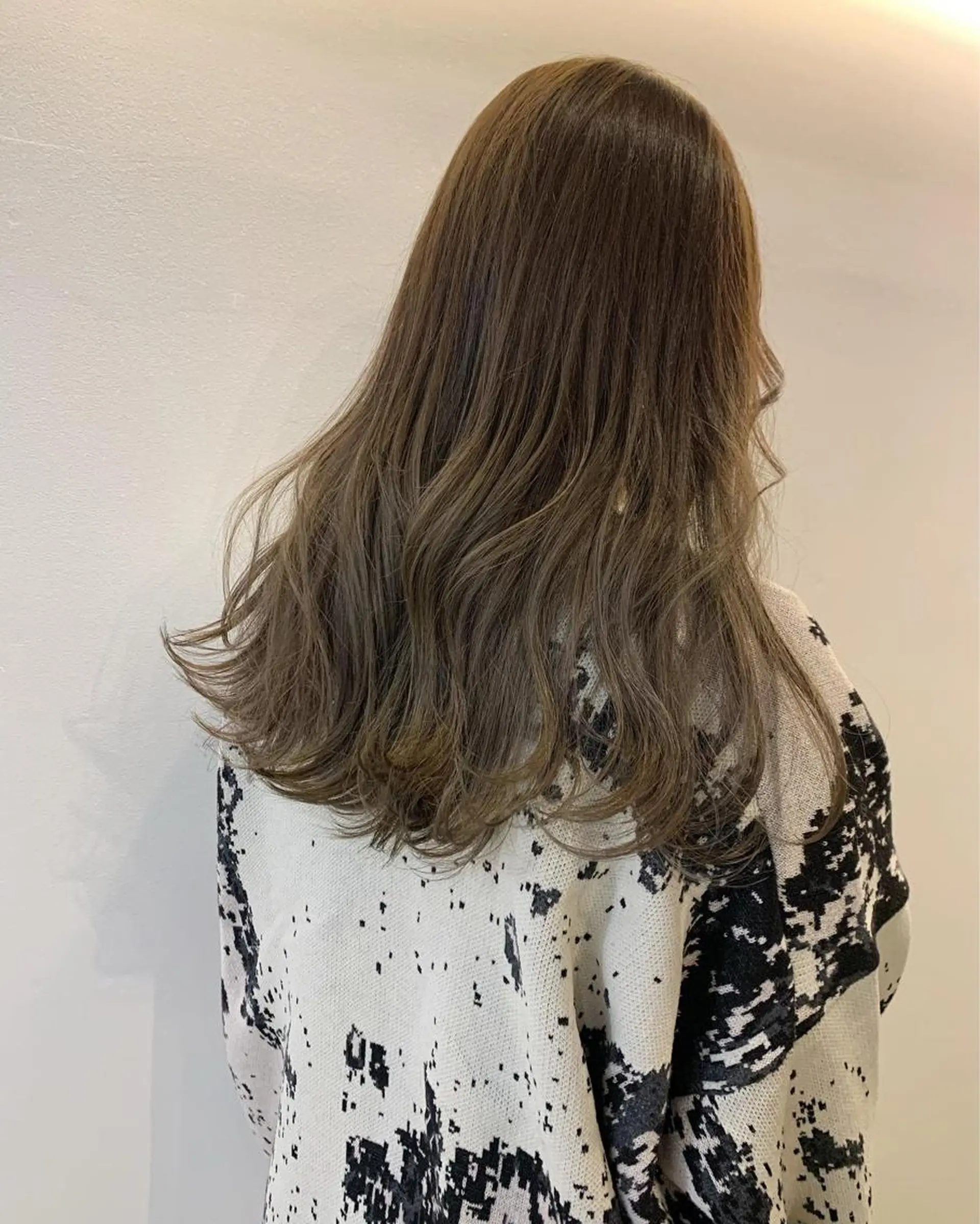 ロング カラー SAKINO. ベージュカラーのヘアスタイル