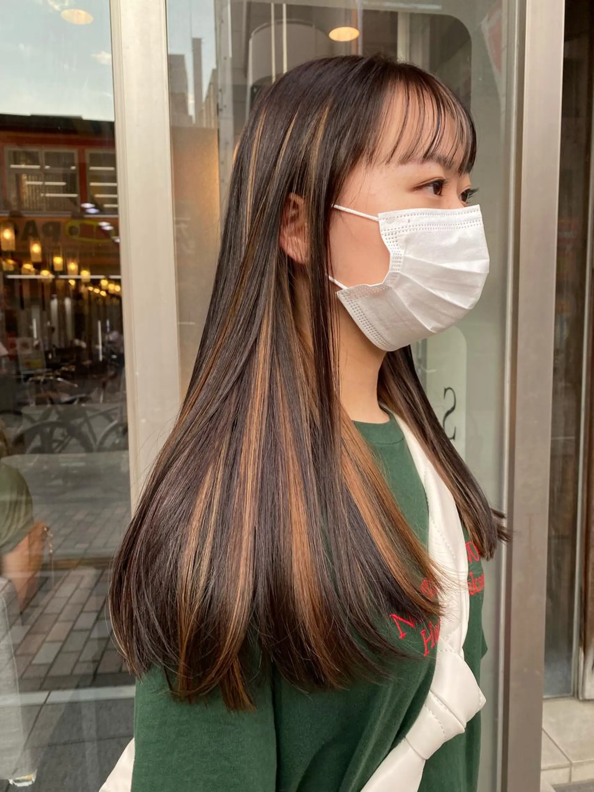 ロング カラー パーマ ヘアアレンジ メンズ キッズ ネイル mana 暖色カラーカットのヘアスタイル