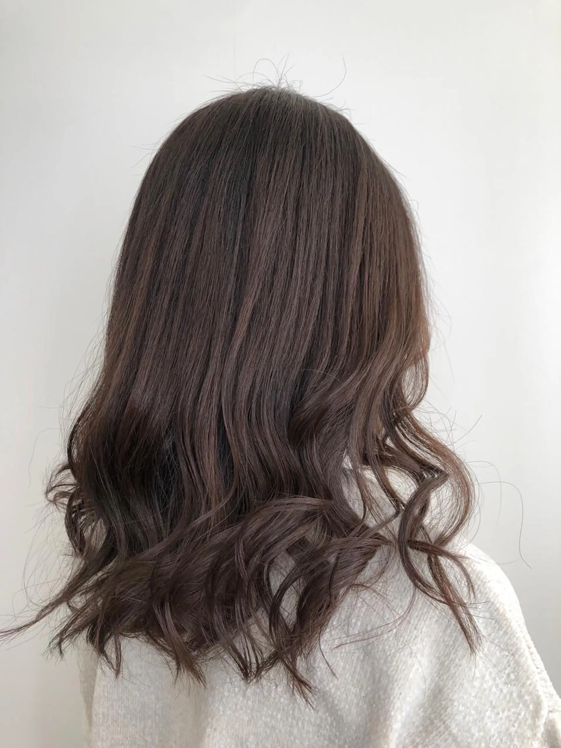 ミディアム カラー グレージュ 【透明感、艶髪】西村 有司のヘアスタイル