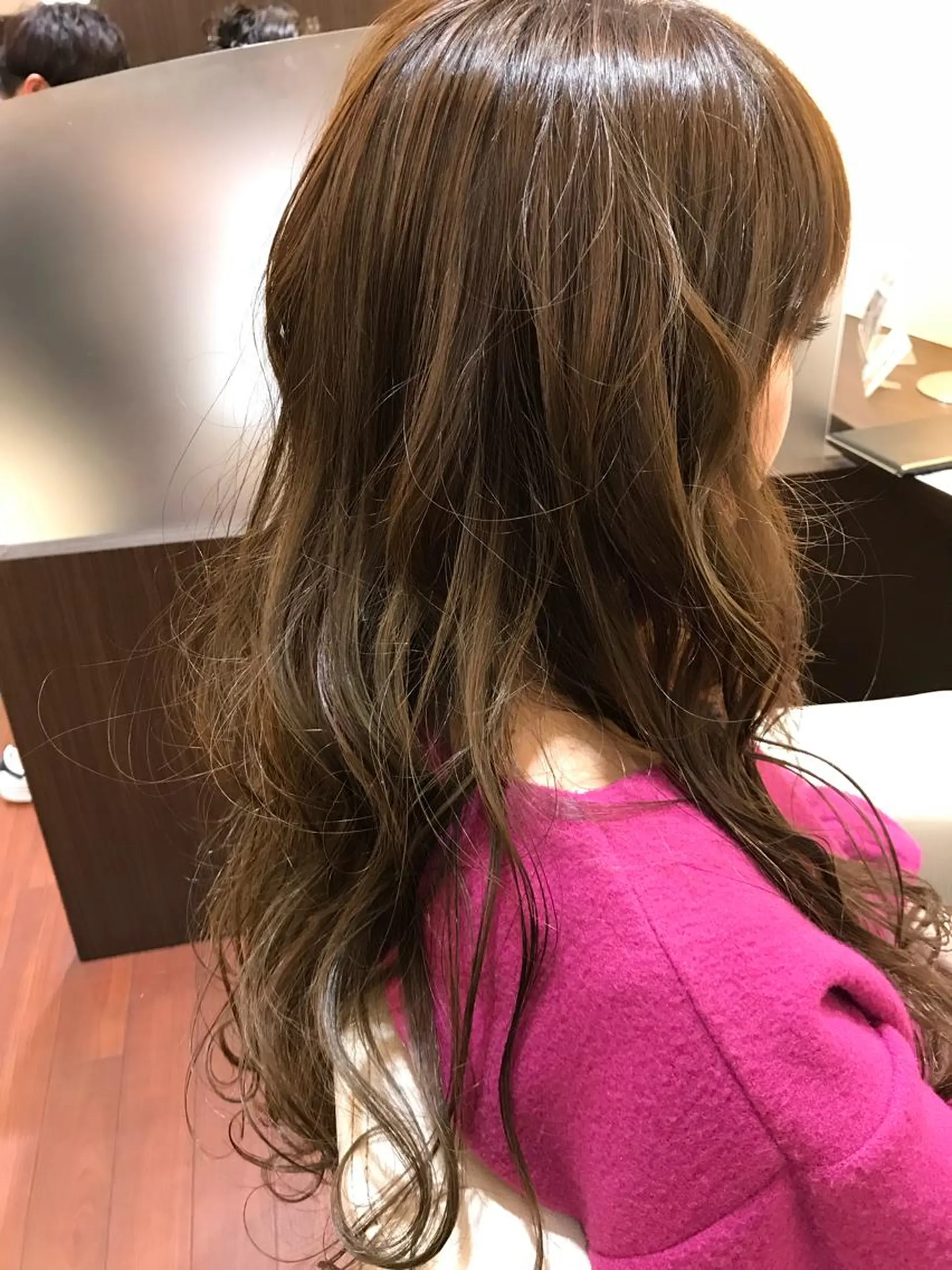 ロング カラー デザインカラー ハイライトカラー ハイトーンカラー イルミナカラー ハイライト BIANCO北堀江 AKANEのヘアスタイル