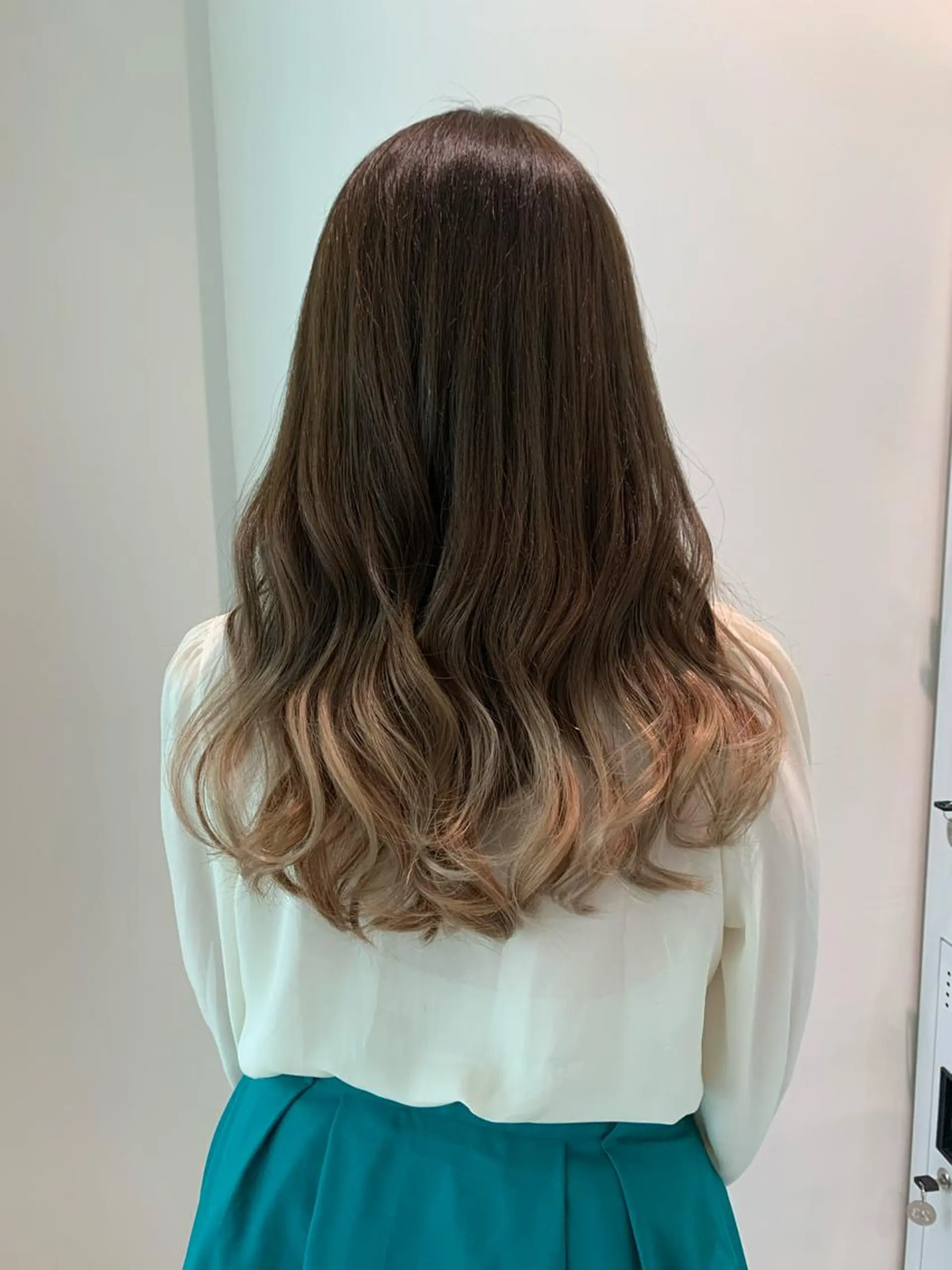 セミロング ナチュラル艶ヘア 🌸内田彩香のヘアスタイル