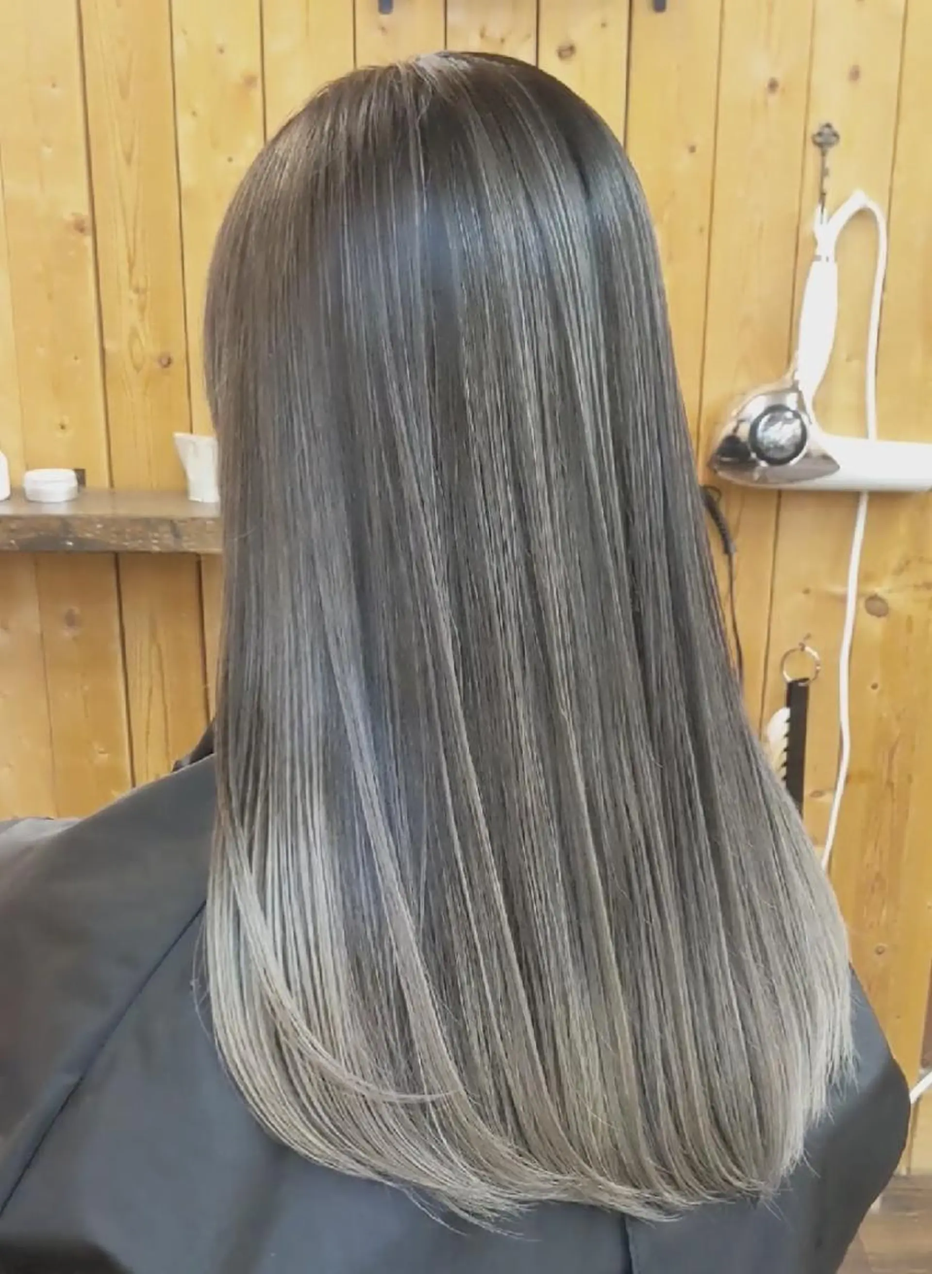 ロング カラー カット ヘアカラー トリートメント さいとう つかさのヘアスタイル