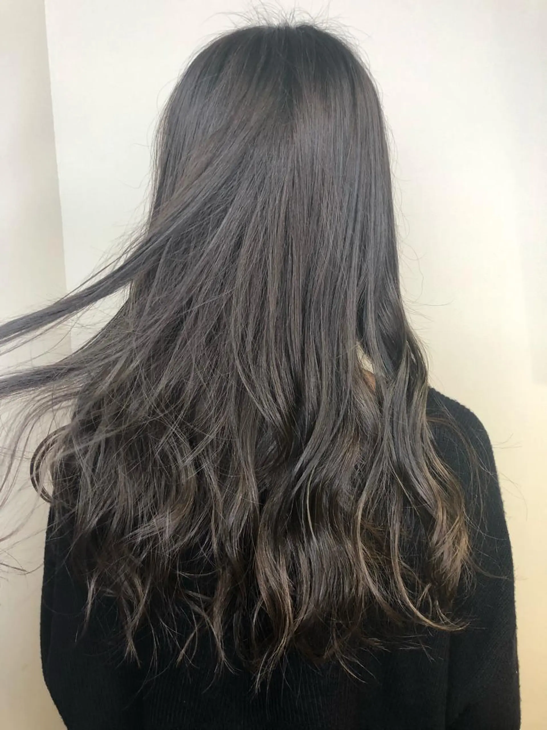 ロング カラー ウルフカット／吉村 桃子のヘアスタイル