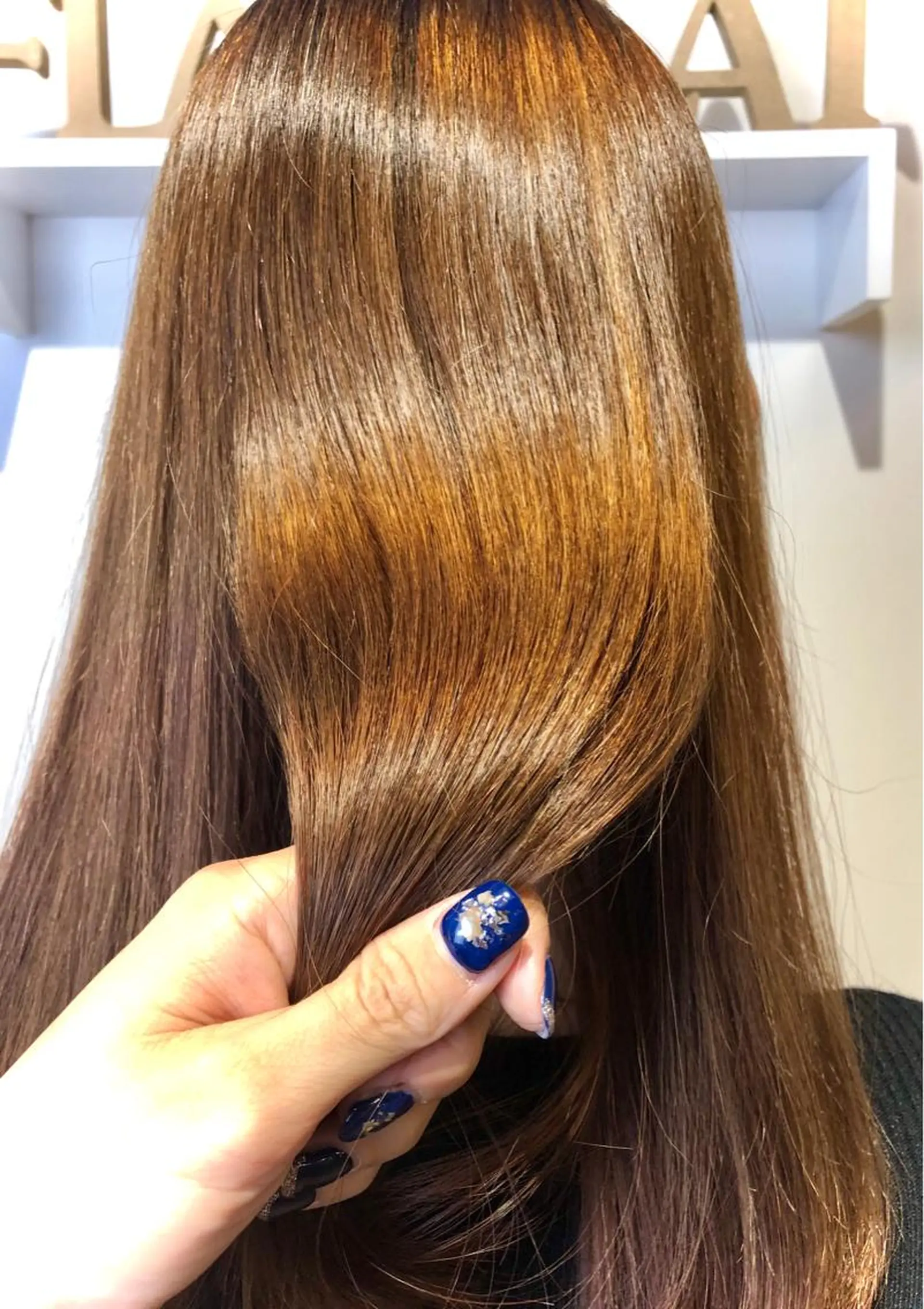 ミディアム トップ スタイリストのヘアスタイル