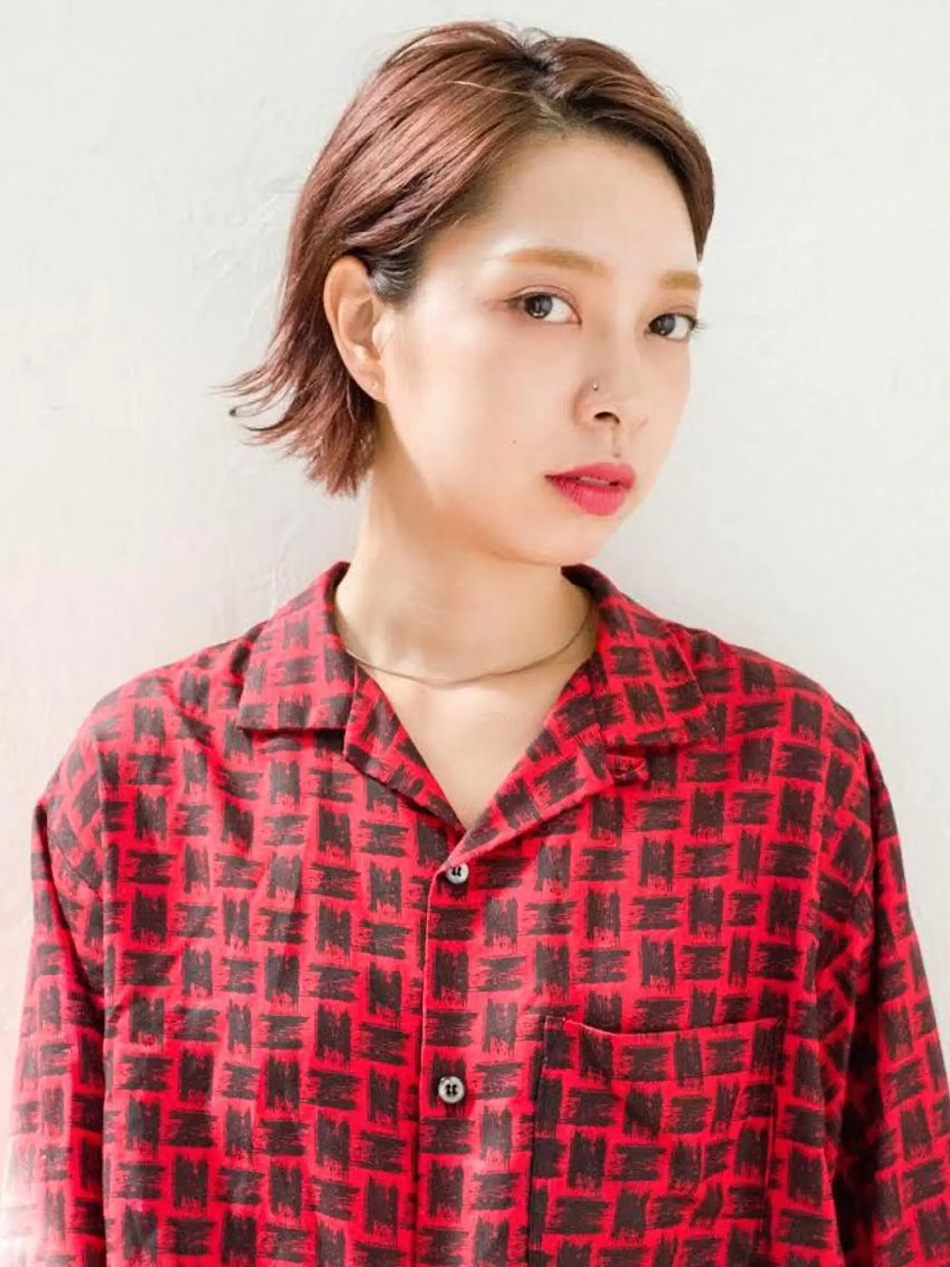 カラー ハイトーンカラー ピンクカラー レッドカラー ボブ 💜ショート💜 ウルフ、ボブ二色亜美のヘアスタイル