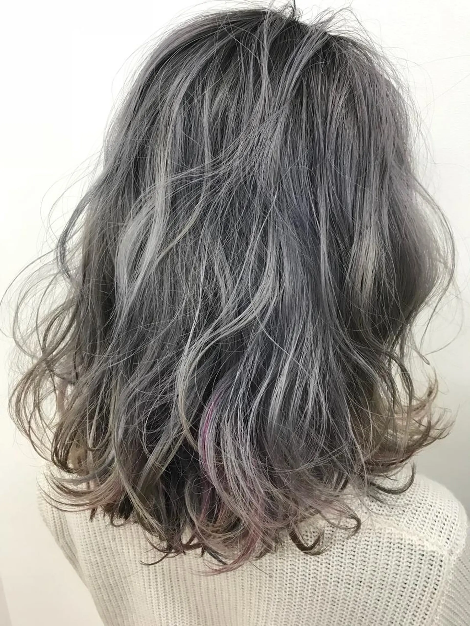 ショート カラー ブリーチ ブルーカラー ハイライトカラー ピンクカラー ハイライト ヘアカラー BOX mico.のヘアスタイル