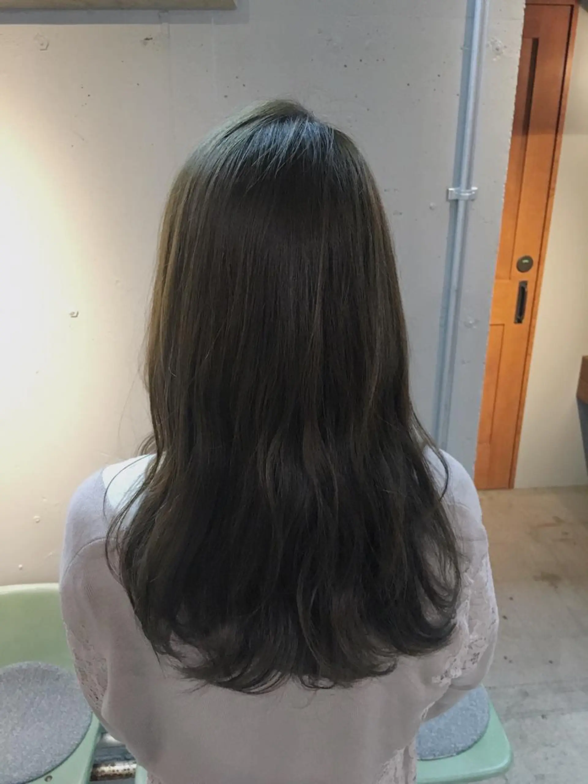 ロング カラー パーマ ブリーチ 透明感カラー グレージュ ブリーチなしカラー 代表 中島貴志のヘアスタイル