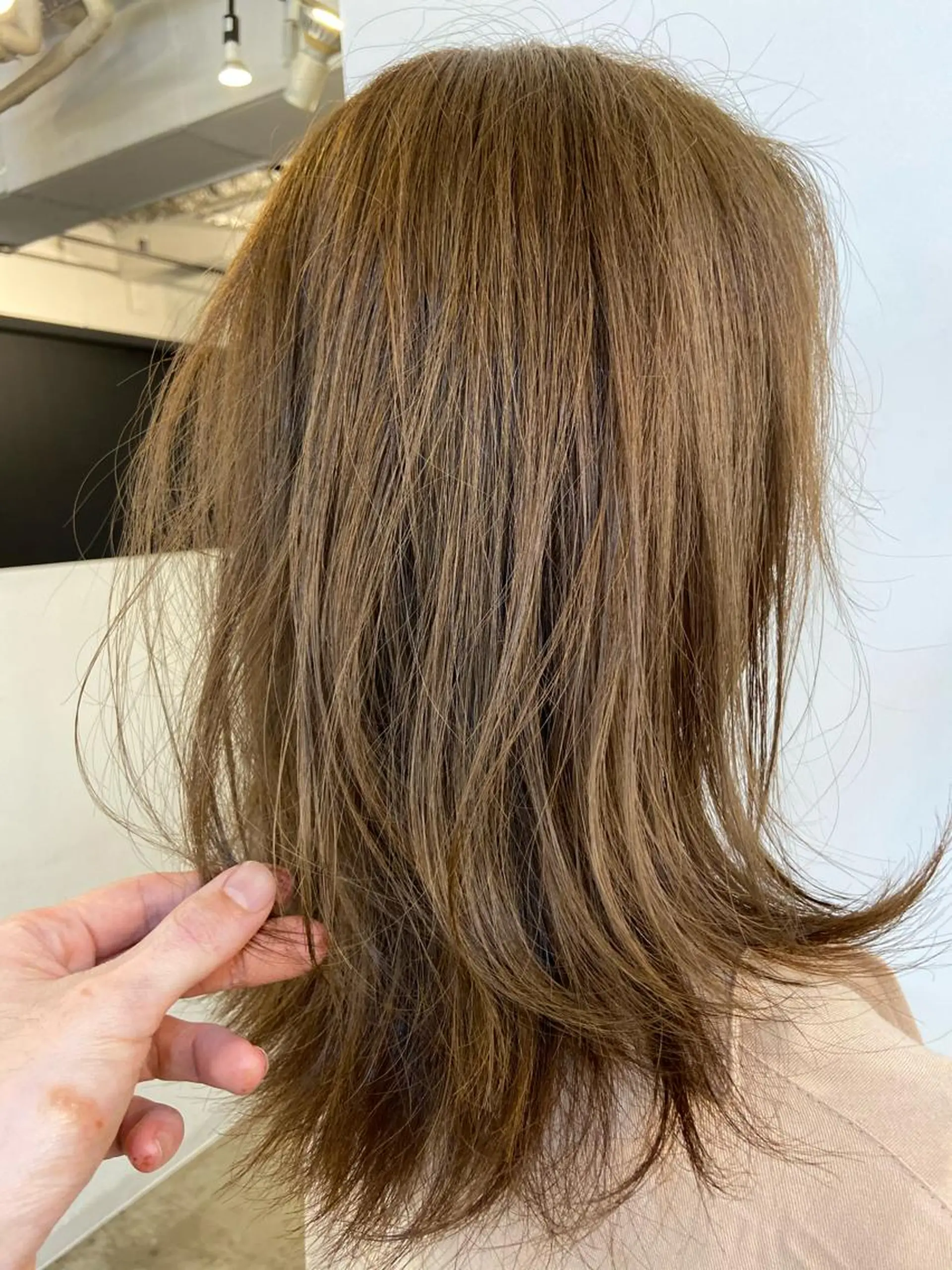 セミロング カラー ベージュカラー オリーブベージュ La Bonheur hair etoile所属・SAITO YUTAのヘアスタイル