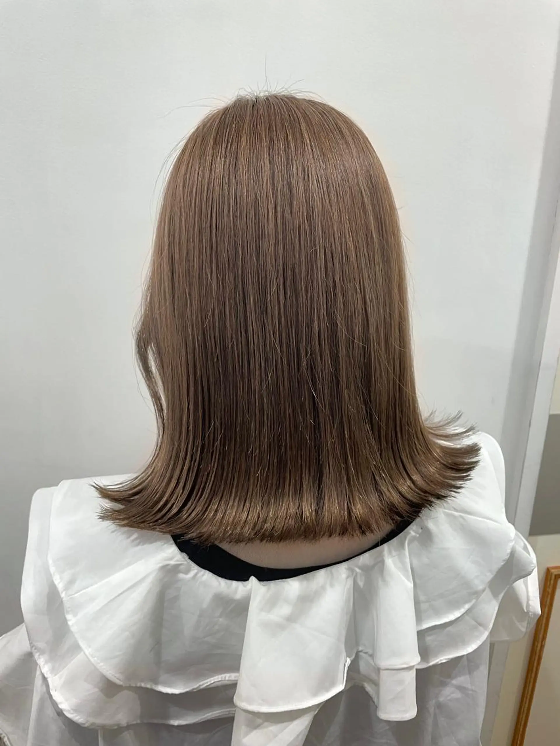 ミディアム カラー ぱつっとボブ/ 小野あかねのヘアスタイル