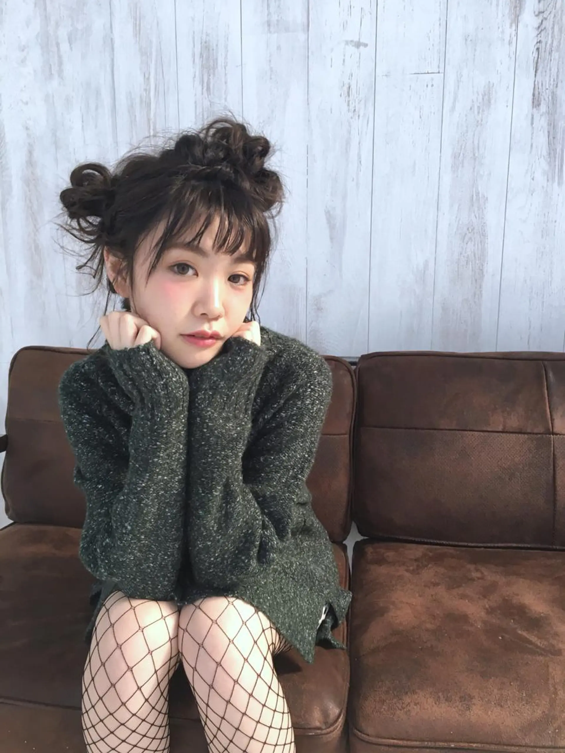 ミディアム カラー ヘアアレンジ お団子ヘア イルミナカラー 髪質改善、エクステ 山口卓哉のヘアスタイル