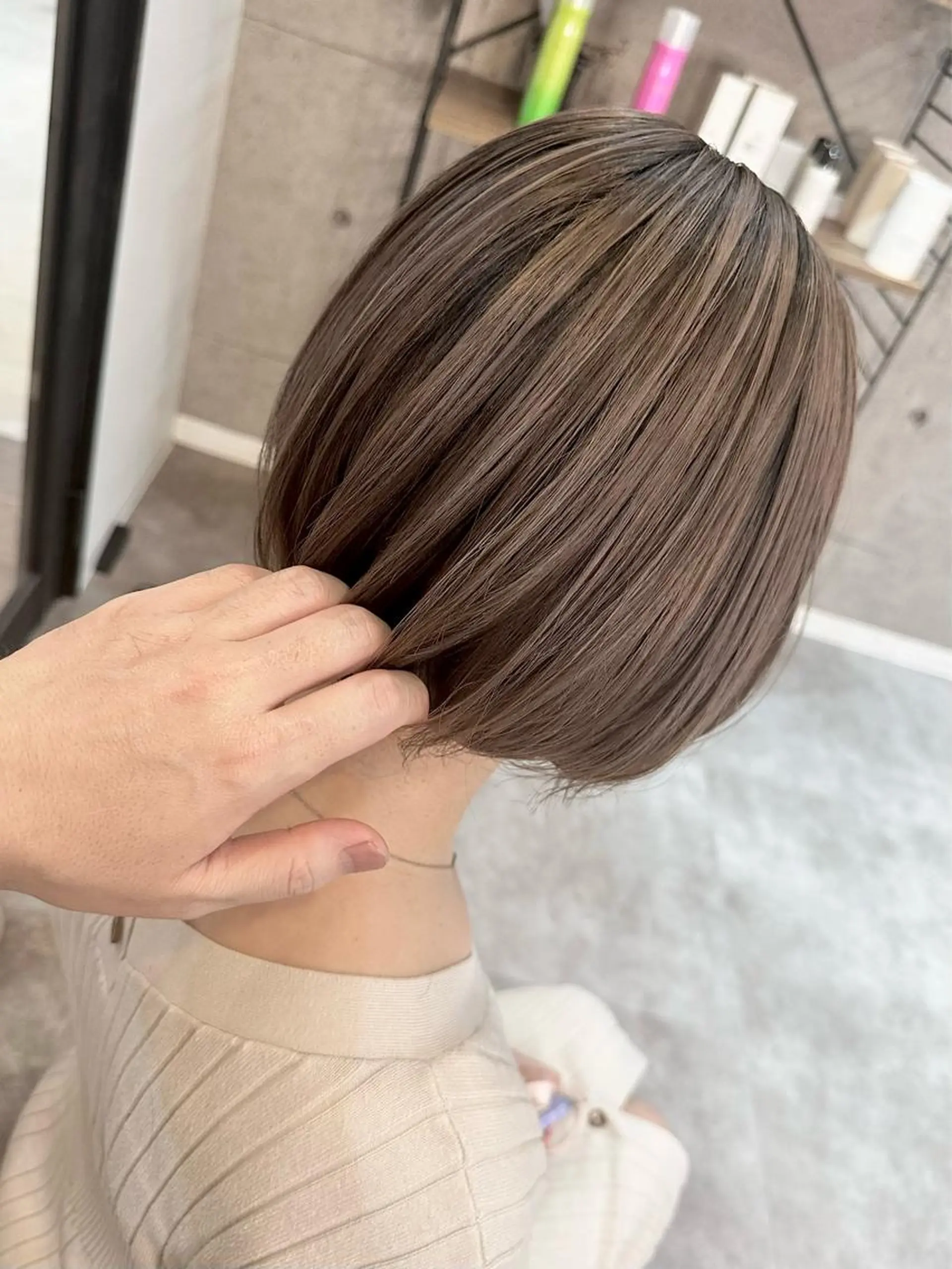 ショート レイヤーカット ヘアカラー 🔷ブリーチバレイヤ ージュ🔷飯野達也のヘアスタイル
