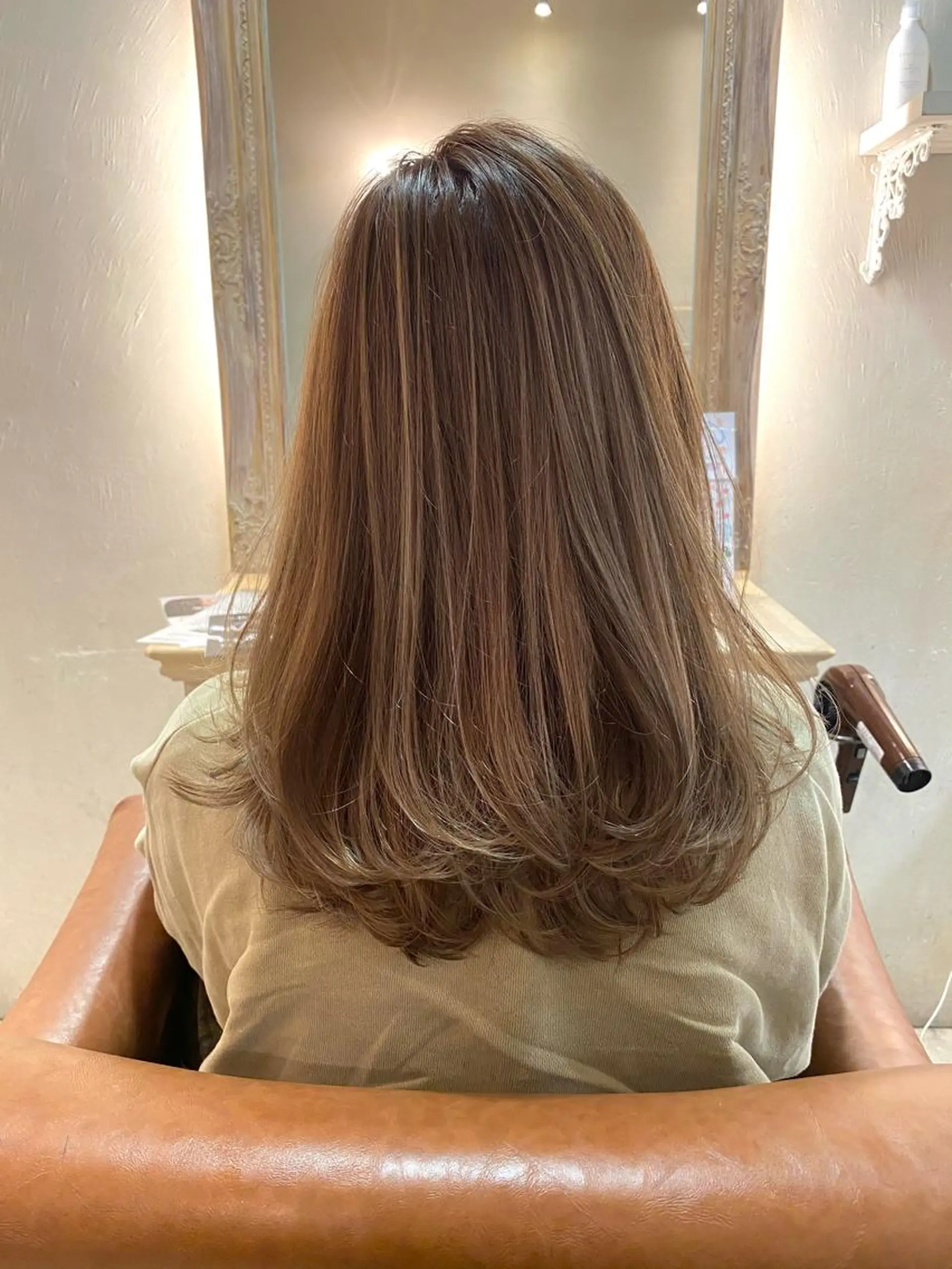 セミロング カラー ベージュカラー ハイライトカラー ハイライト 森 早希絵のヘアスタイル