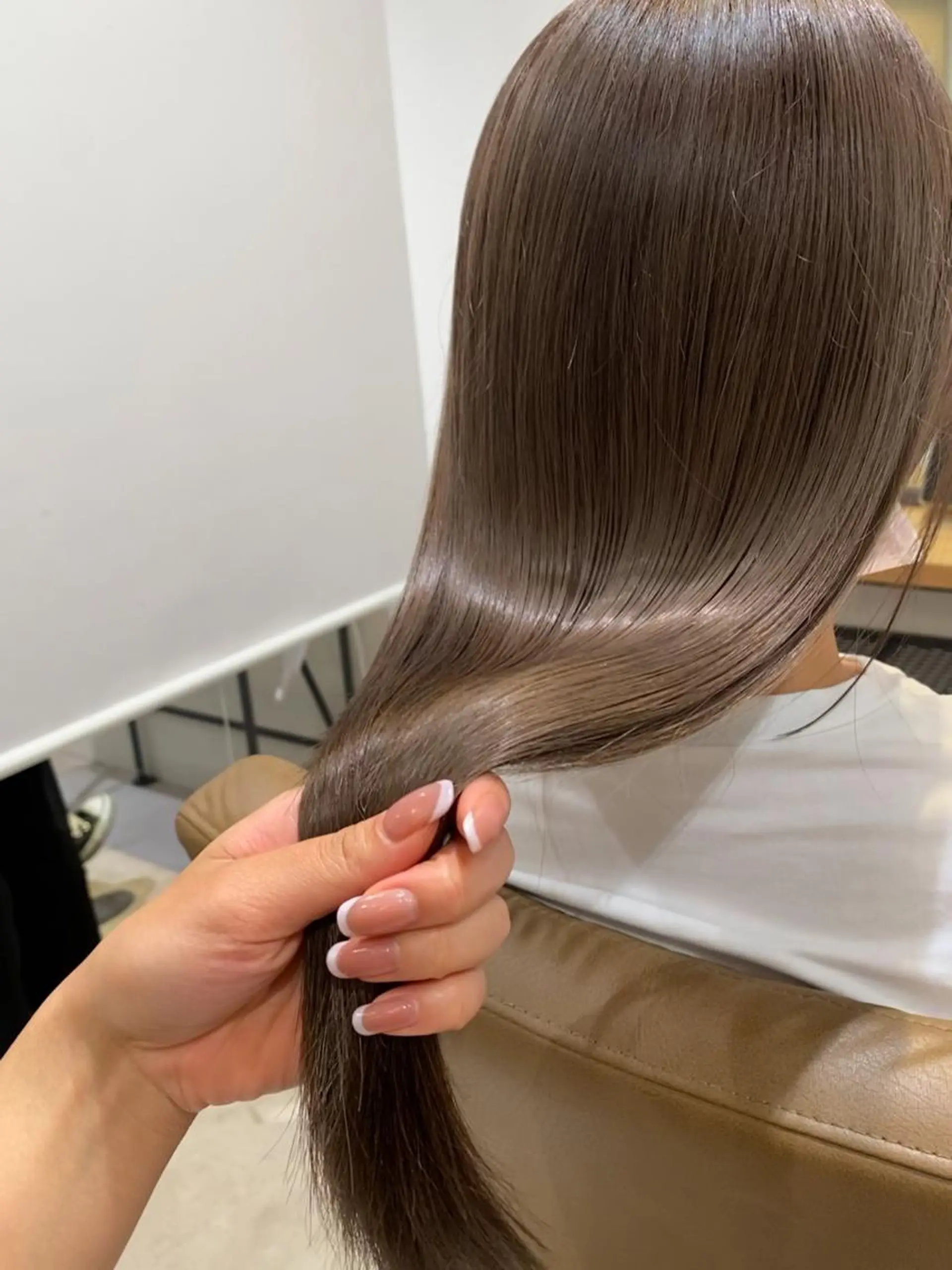 セミロング カラー 髪質改善 トリートメント カット トリートメント 顔まわりカラー特化 赤津百合絵のヘアスタイル