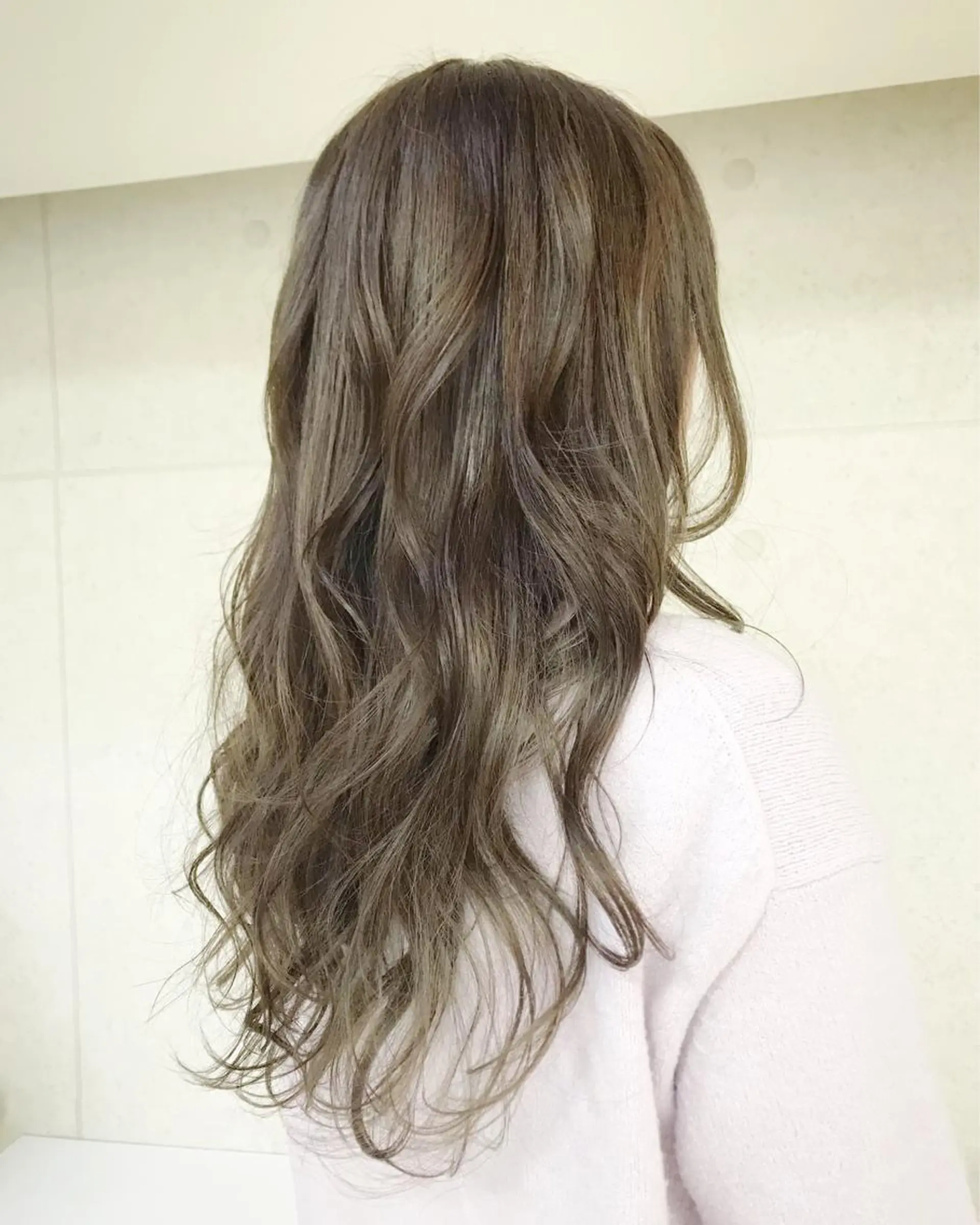ロング カラー カット ヘアカラー 具志 真理子のヘアスタイル