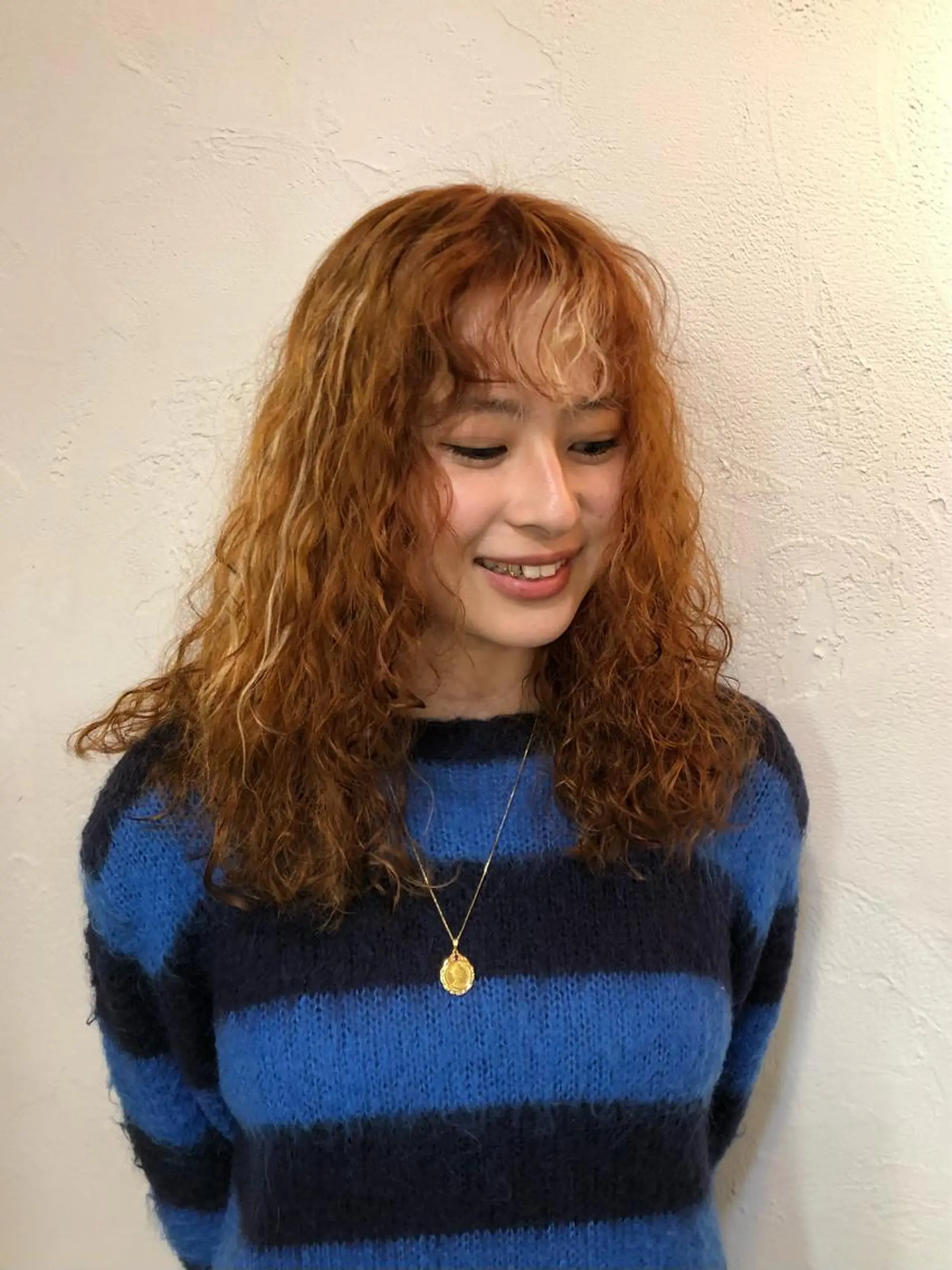 ロング カラー パーマ ブリーチ オレンジ カット ヘアカラー 末崎 聖子のヘアスタイル