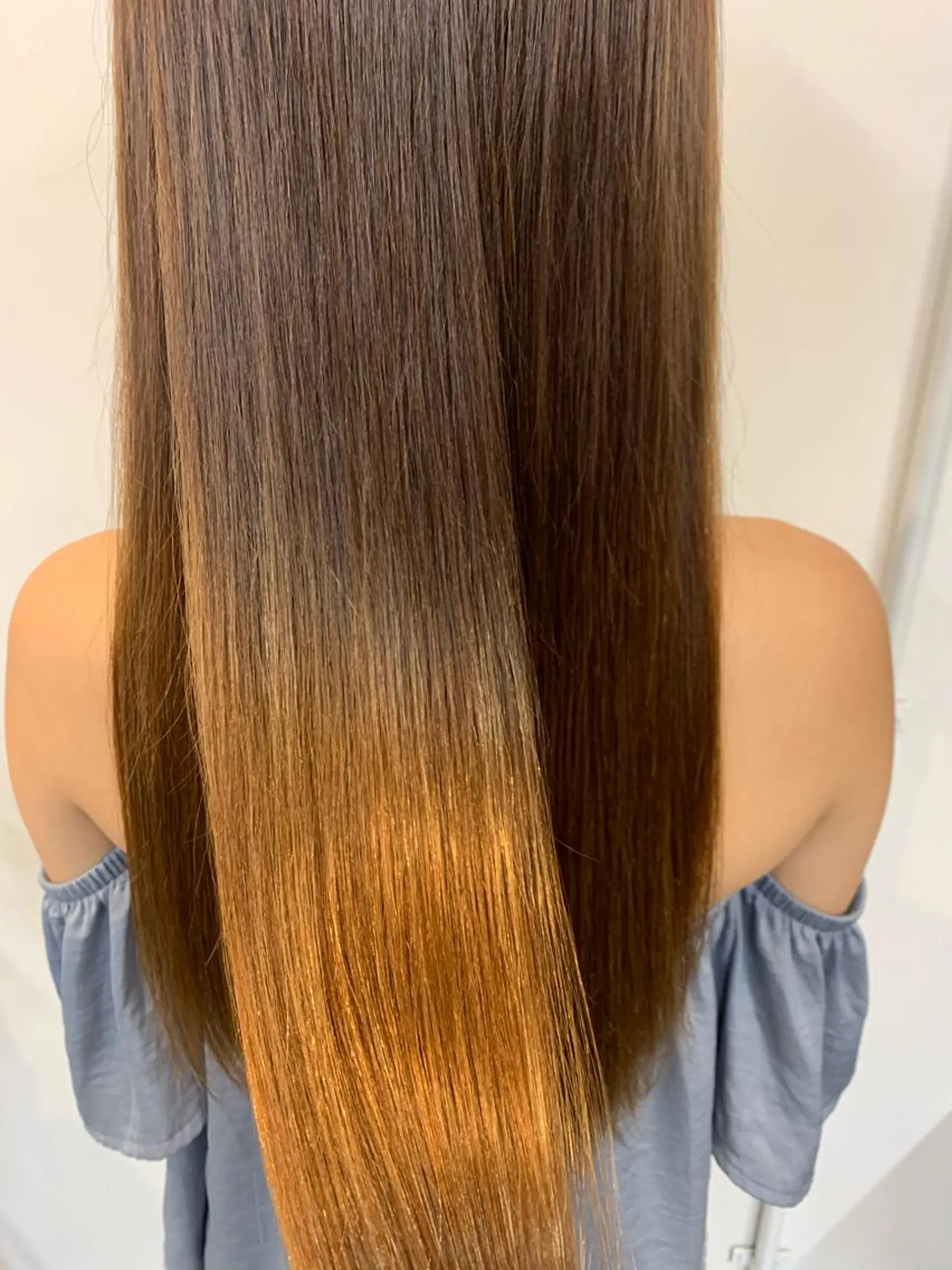 ロング カラー ブリーチ トリートメント トップ スタイリストのヘアスタイル