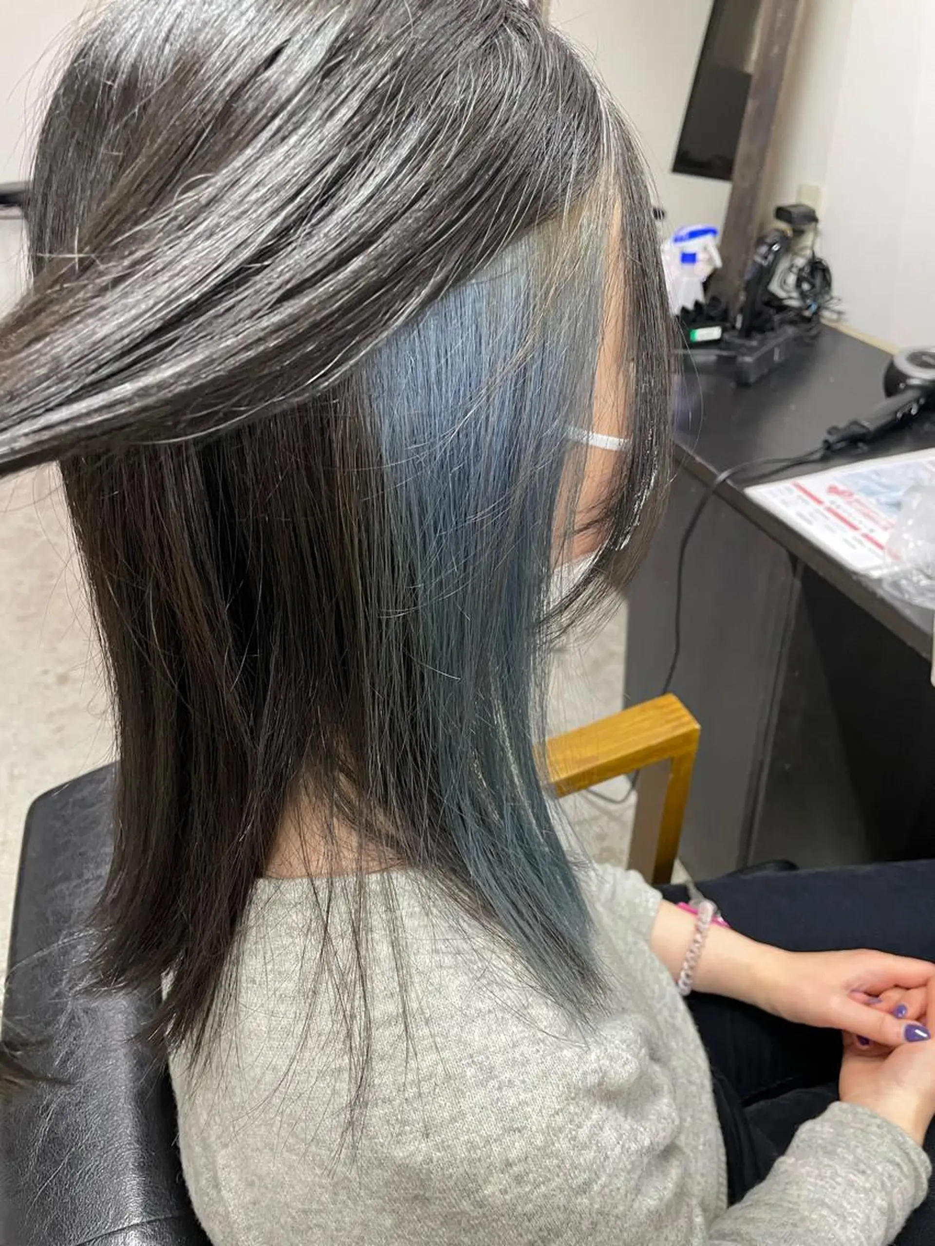 ミディアム カラー ブルーカラー インナーカラー 林 真那のヘアスタイル
