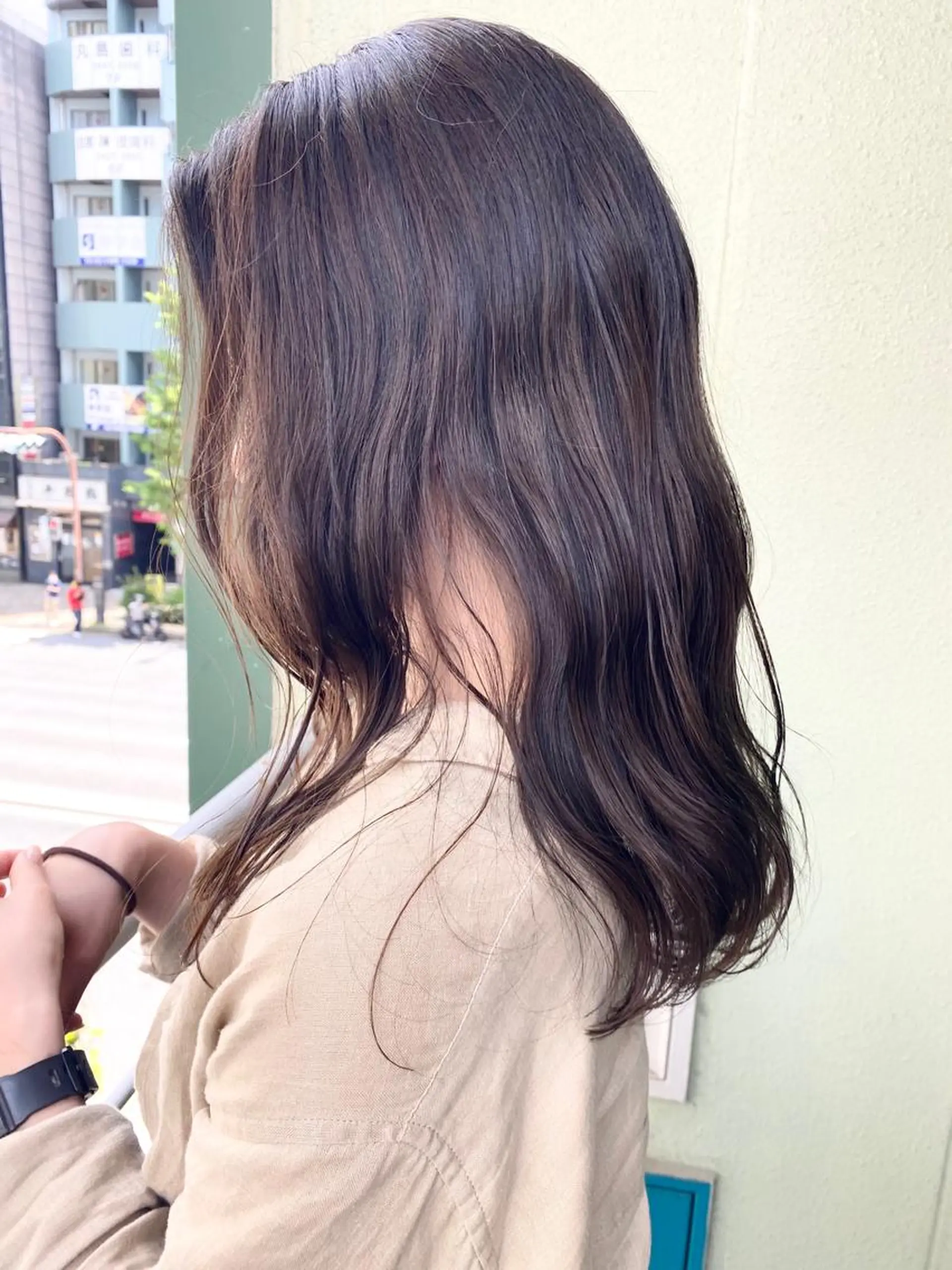 セミロング カラー アッシュ moanin モーニンのヘアスタイル