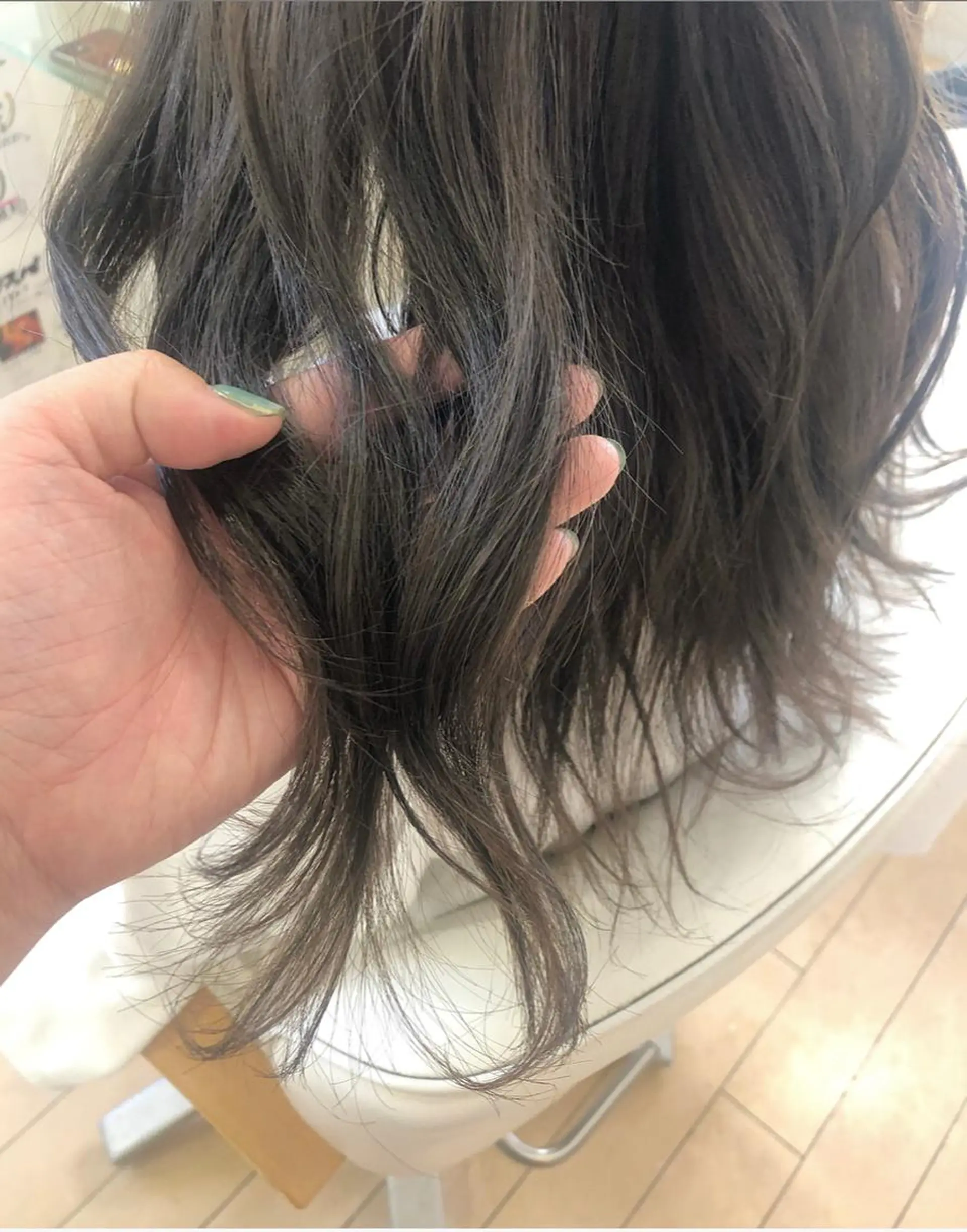 セミロング カラー 成瀬 妃生路のヘアスタイル