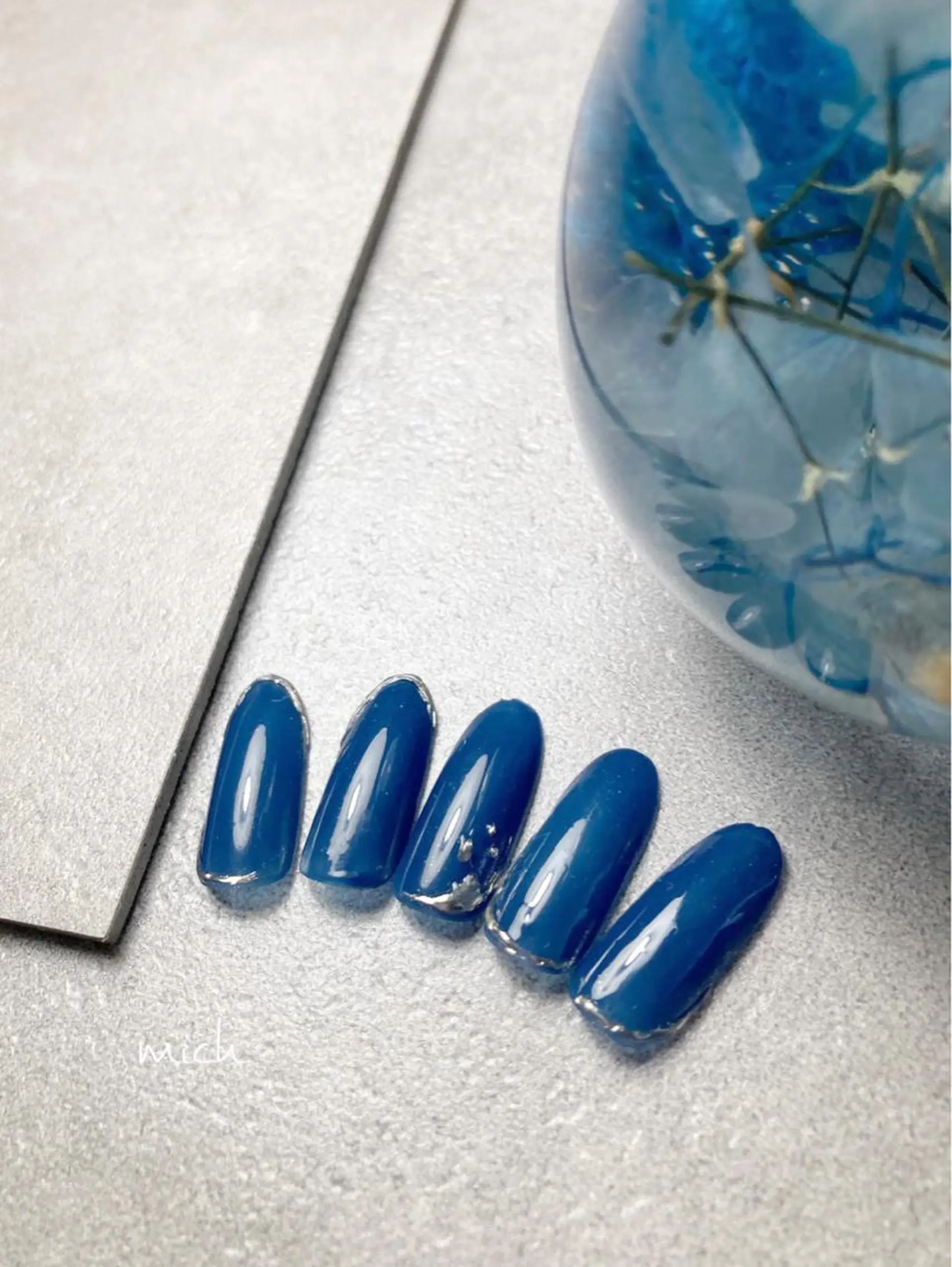 ネイル ブルー ミラーネイル ネイビー ぷっくりネイル eni. by michのネイルデザイン