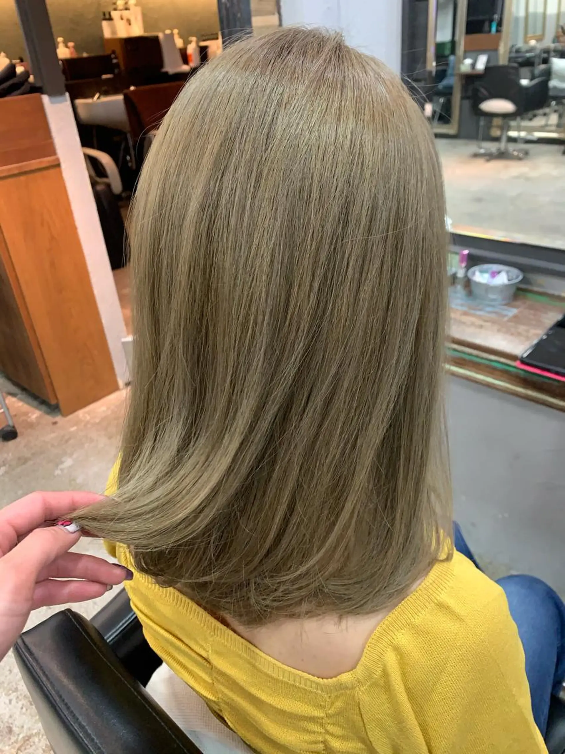 セミロング カラー Mikuri 【Little】のヘアスタイル