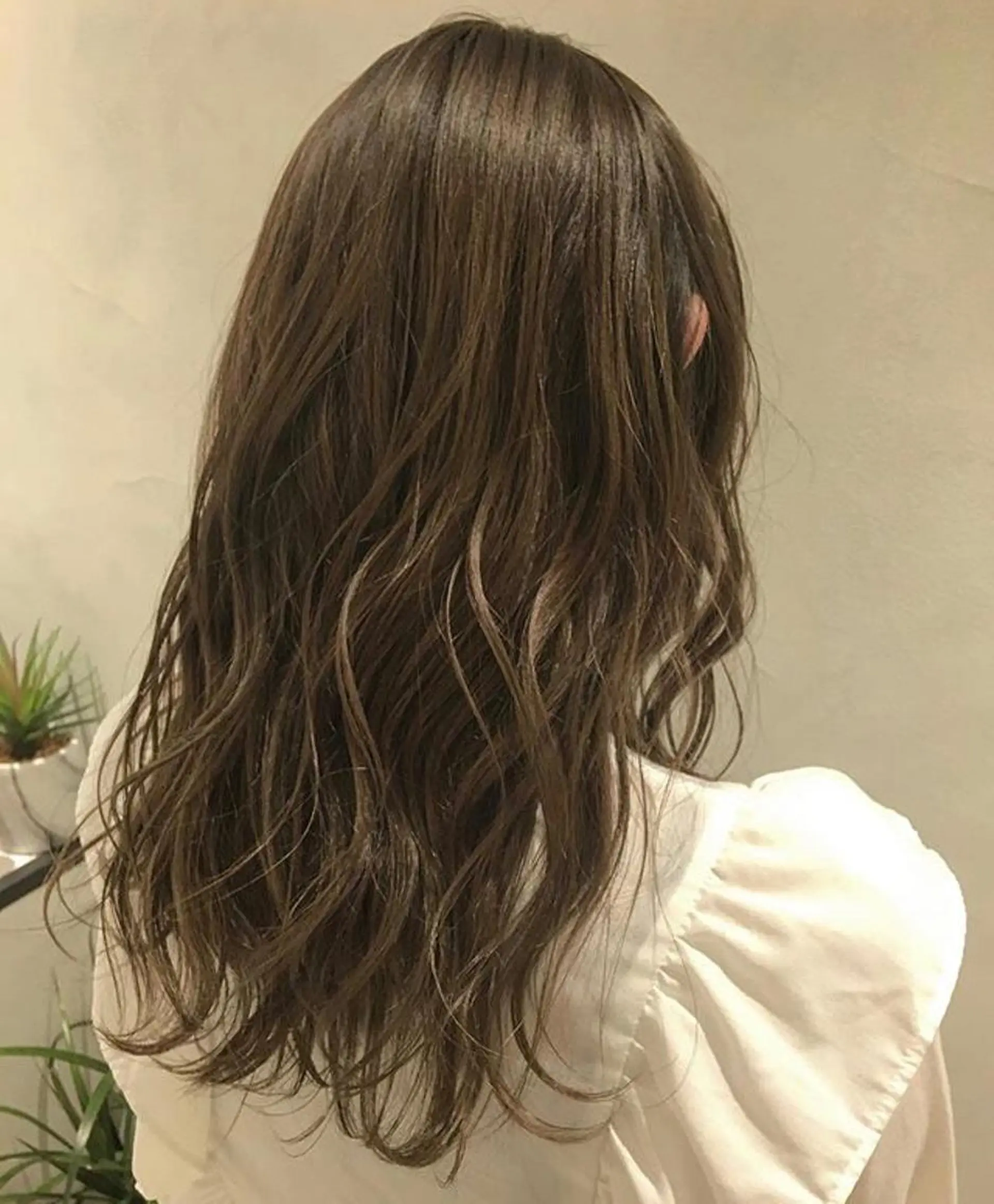 セミロング カラー ヘアアレンジ アッシュ ベージュカラー エグチ アキラのヘアスタイル